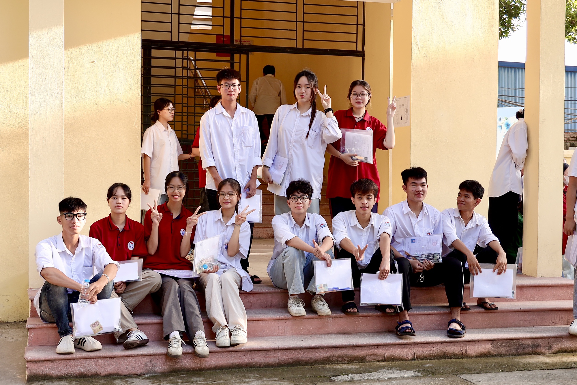 Bộ trưởng GĐ&ĐT kiểm tra công tác tổ chức thi tốt nghiệp THPT tại Vĩnh Phúc - Ảnh 3. Bộ trưởng GĐ&ĐT kiểm tra công tác tổ chức thi tốt nghiệp THPT tại Vĩnh Phúc - Ảnh 3.