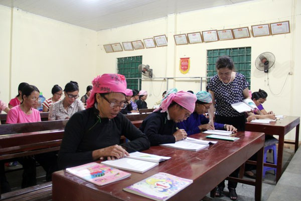 UBND cấp xã quyết định bố trí giáo viên làm việc tại trung tâm học tập cộng đồng- Ảnh 1. UBND cấp xã quyết định bố trí giáo viên làm việc tại trung tâm học tập cộng đồng- Ảnh 1.