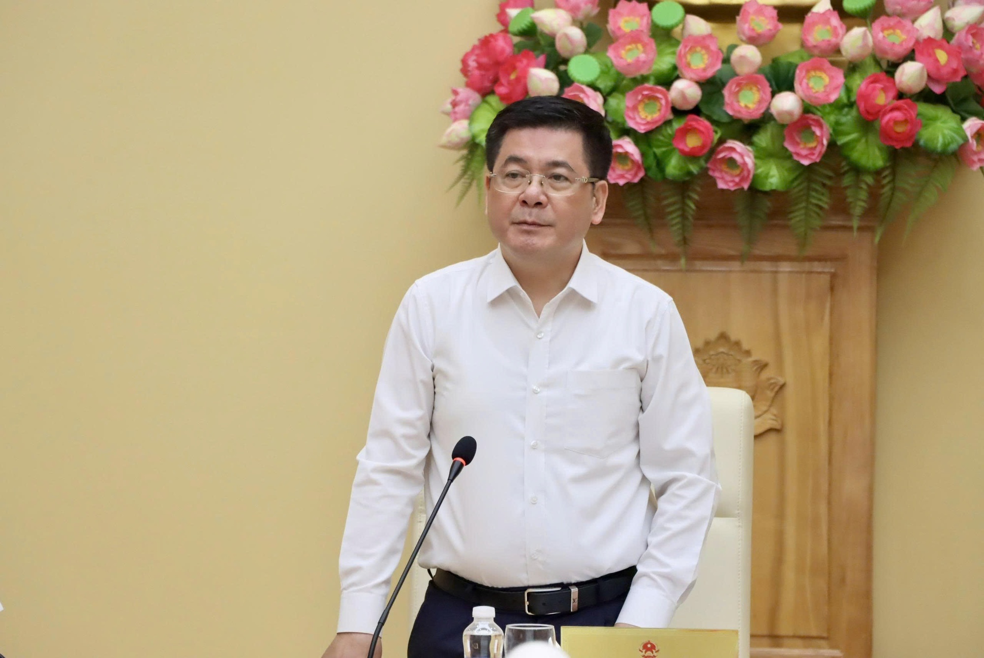 Duy trì mặt bằng giá ổn định, bám sát giá xăng dầu thế giới- Ảnh 1. Duy trì mặt bằng giá ổn định, bám sát giá xăng dầu thế giới- Ảnh 1.