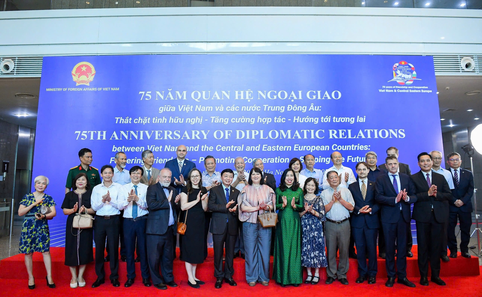 Kỷ niệm 75 năm thiết lập quan hệ ngoại giao Việt Nam – Trung và Đông Âu: Gìn giữ tình hữu nghị, mở rộng hợp tác chiến lược toàn diện- Ảnh 3. Kỷ niệm 75 năm thiết lập quan hệ ngoại giao Việt Nam – Trung và Đông Âu: Gìn giữ tình hữu nghị, mở rộng hợp tác chiến lược toàn diện- Ảnh 3.