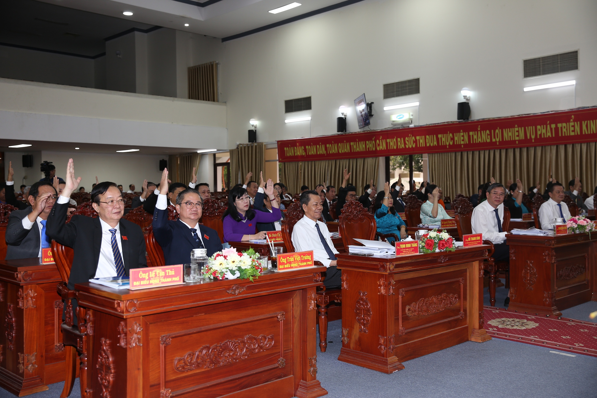 Cần Thơ: Thông qua các nghị quyết phát triển KT-XH và miễn nhiệm đại biểu HĐND- Ảnh 2. Cần Thơ: Thông qua các nghị quyết phát triển KT-XH và miễn nhiệm đại biểu HĐND- Ảnh 2.