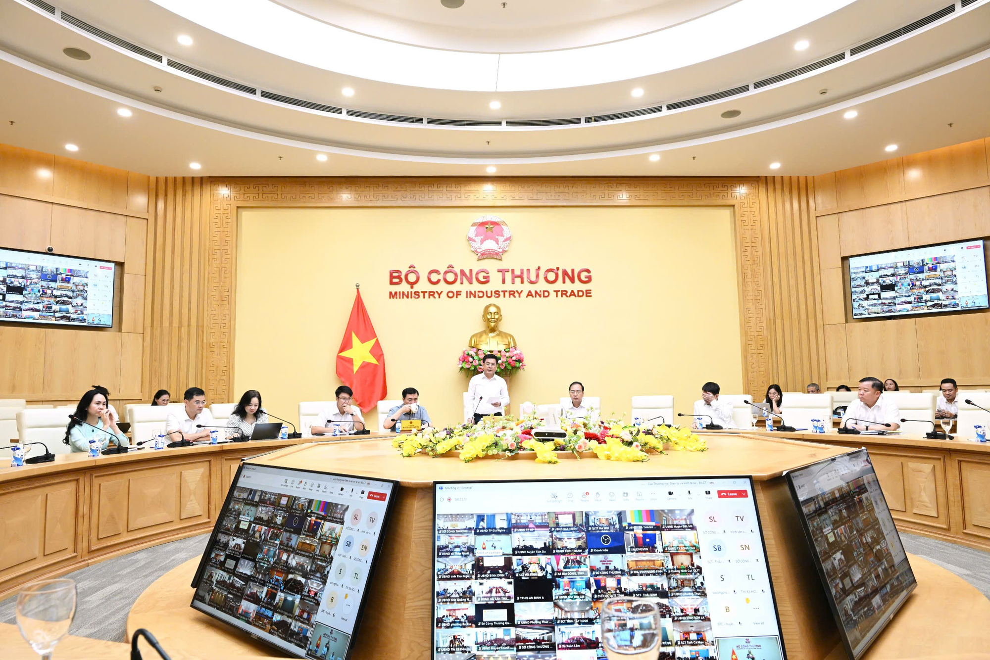 Bộ Công Thương lập đường dây nóng hỗ trợ địa phương triển khai phân cấp, phân quyền- Ảnh 2. Bộ Công Thương lập đường dây nóng hỗ trợ địa phương triển khai phân cấp, phân quyền- Ảnh 2.