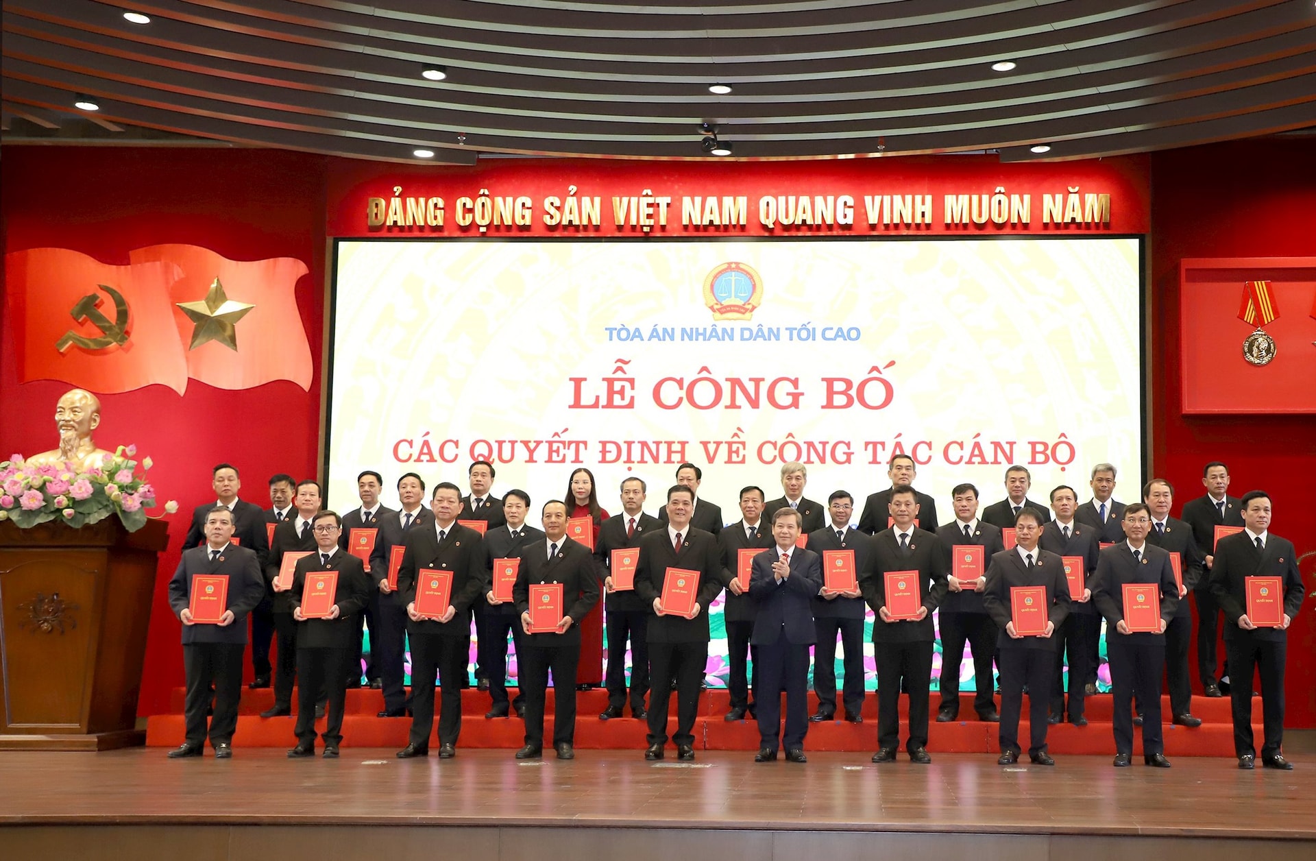 Tòa án Nhân dân tối cao công bố các quyết định về công tác cán bộ- Ảnh 1. Tòa án Nhân dân tối cao công bố các quyết định về công tác cán bộ- Ảnh 1.
