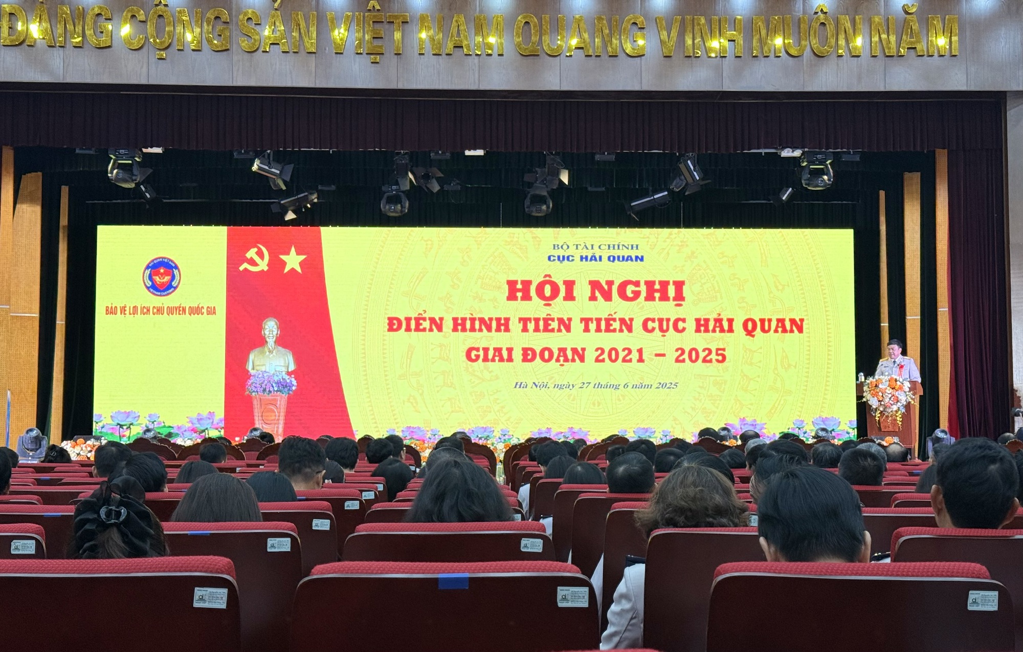 Các phong trào thi đua góp phần tích cực vào cải cách và hiện đại hóa ngành Hải quan- Ảnh 1. Các phong trào thi đua góp phần tích cực vào cải cách và hiện đại hóa ngành Hải quan- Ảnh 1.