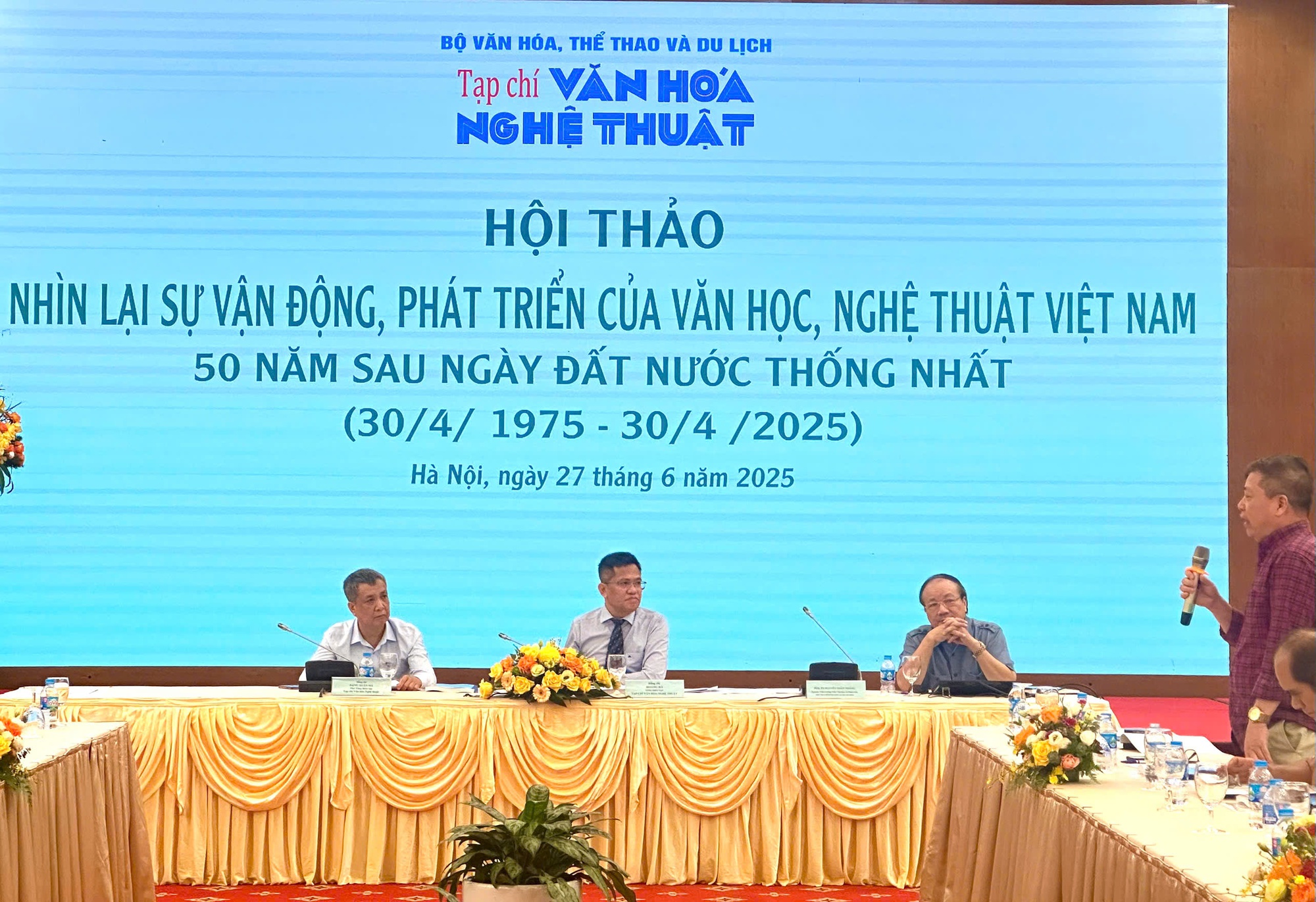 Văn học, nghệ thuật Việt Nam không ngừng phát triển, đồng hành cùng dân tộc- Ảnh 1. Văn học, nghệ thuật Việt Nam không ngừng phát triển, đồng hành cùng dân tộc- Ảnh 1.