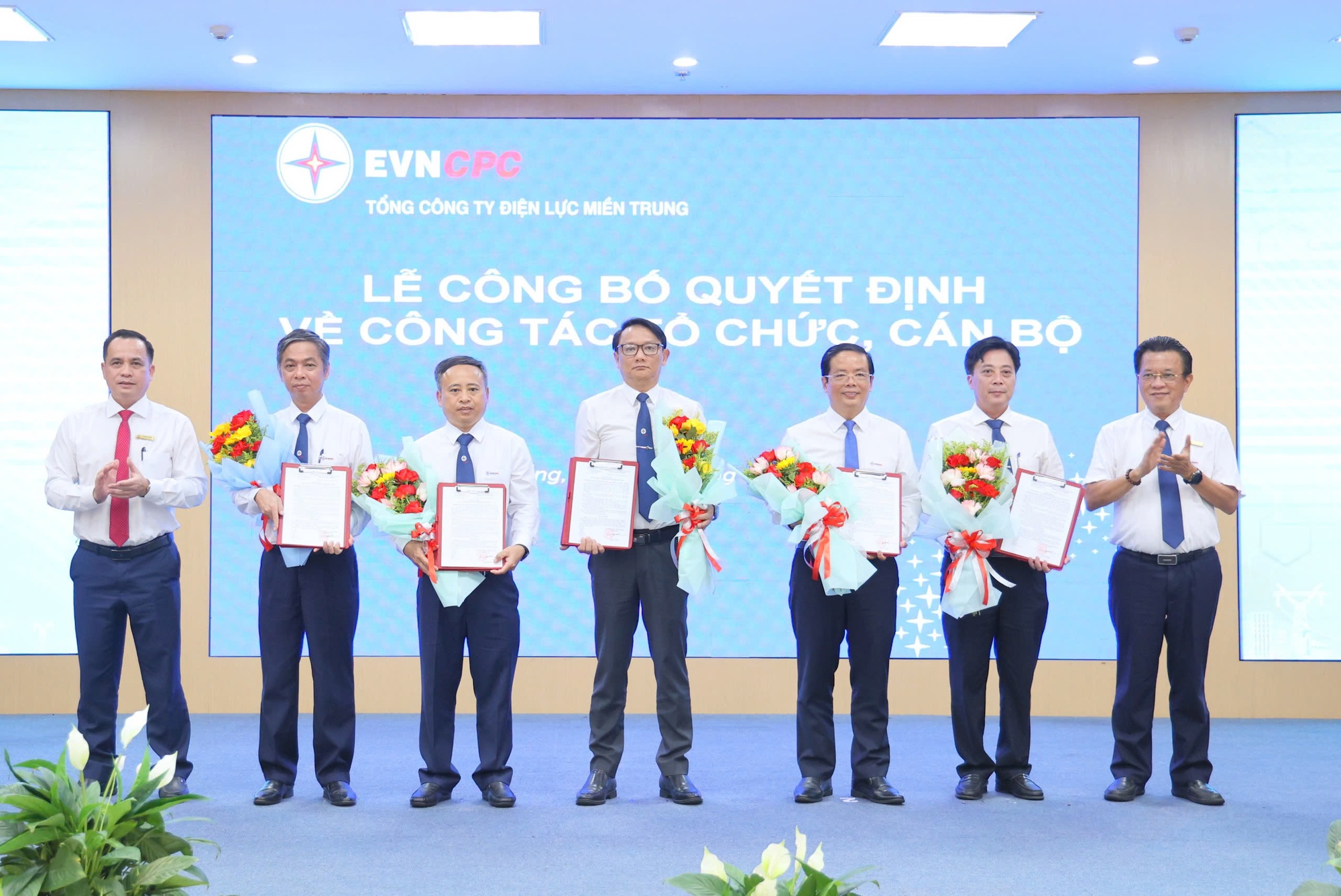 EVNCPC công bố quyết định thành lập 6 Công ty Điện lực sau sáp nhập- Ảnh 2. EVNCPC công bố quyết định thành lập 6 Công ty Điện lực sau sáp nhập- Ảnh 2.