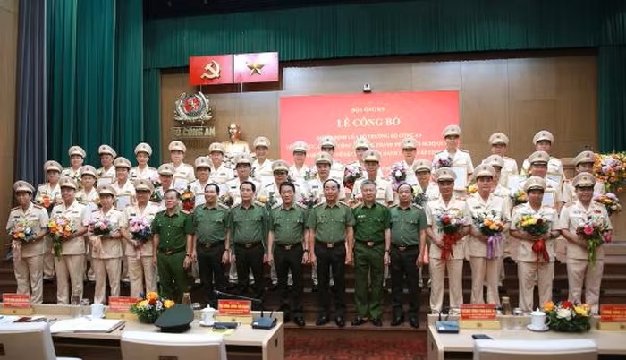 Triển khai Quyết định của Bộ trưởng Bộ Công an về tổ chức, cán bộ Công an tỉnh, thành phố- Ảnh 7. Triển khai Quyết định của Bộ trưởng Bộ Công an về tổ chức, cán bộ Công an tỉnh, thành phố- Ảnh 7.