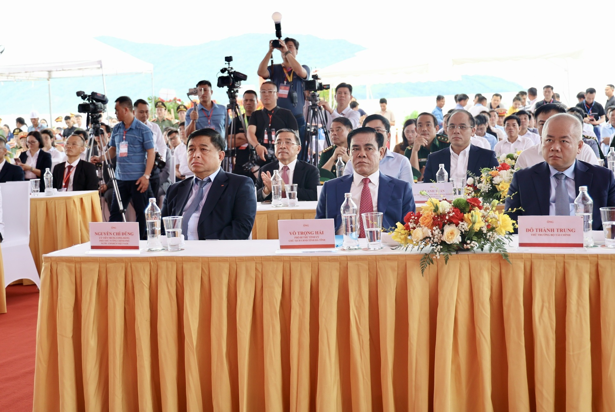 VinFast Hà Tĩnh: Xác lập kỷ lục về tiến độ hoàn thiện nhà máy- Ảnh 2. VinFast Hà Tĩnh: Xác lập kỷ lục về tiến độ hoàn thiện nhà máy- Ảnh 2.