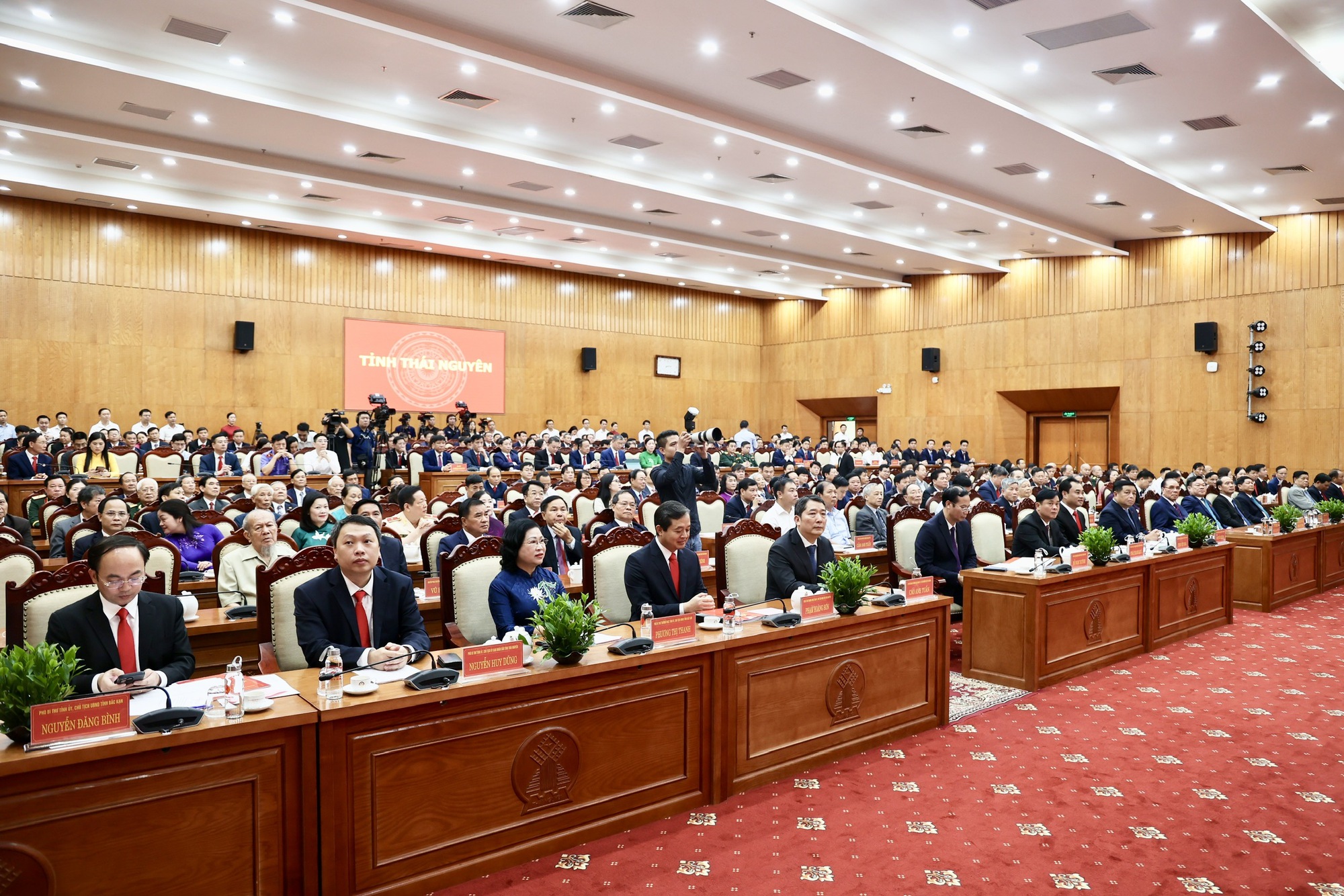 Phó Thủ tướng Nguyễn Chí Dũng: Ngay từ 1/7, Thái Nguyên thực hiện thông suốt tất cả công việc theo thẩm quyền 2 cấp- Ảnh 4. Phó Thủ tướng Nguyễn Chí Dũng: Ngay từ 1/7, Thái Nguyên thực hiện thông suốt tất cả công việc theo thẩm quyền 2 cấp- Ảnh 4.