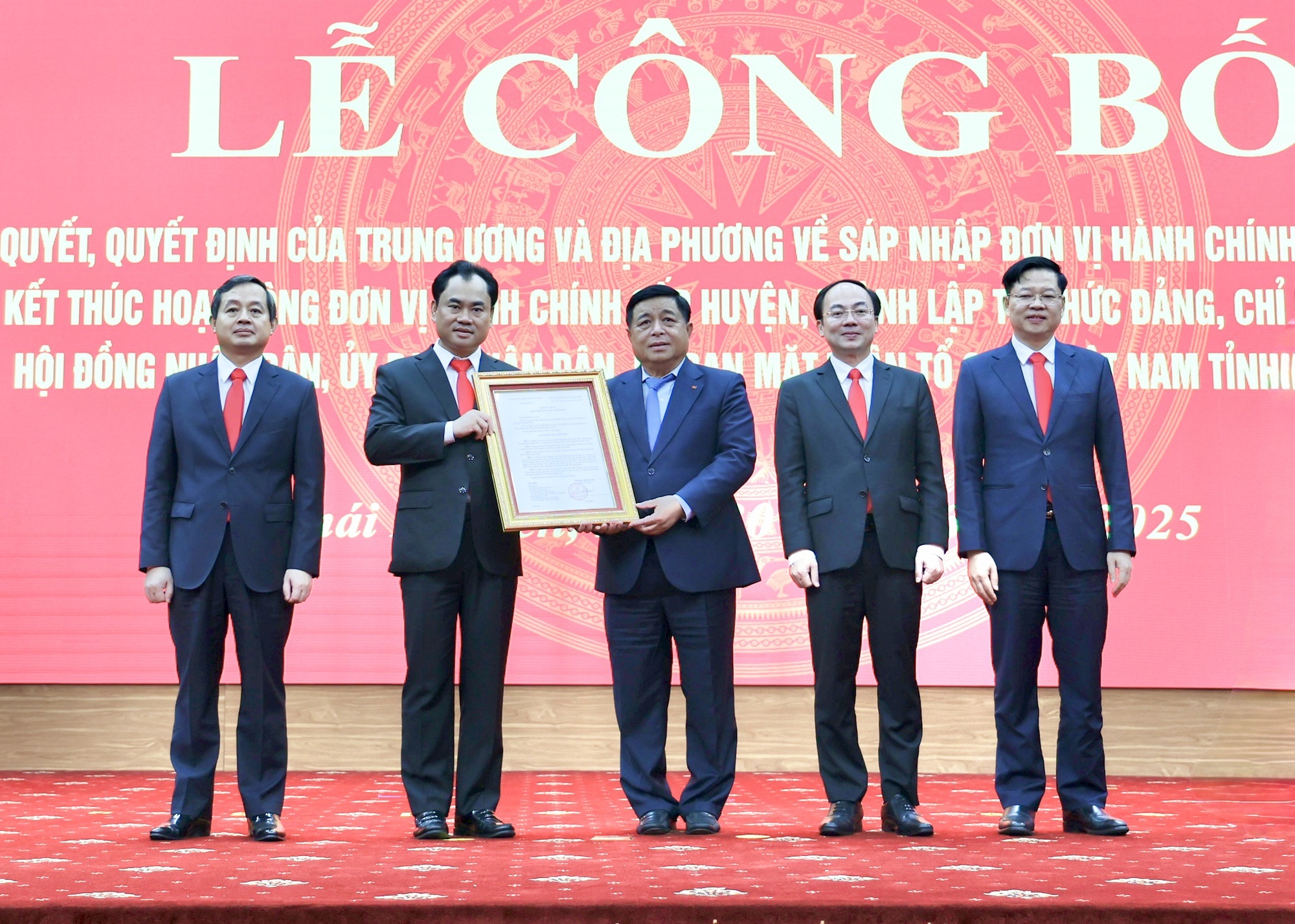 Phó Thủ tướng Nguyễn Chí Dũng: Ngay từ 1/7, Thái Nguyên thực hiện thông suốt tất cả công việc theo thẩm quyền 2 cấp- Ảnh 5. Phó Thủ tướng Nguyễn Chí Dũng: Ngay từ 1/7, Thái Nguyên thực hiện thông suốt tất cả công việc theo thẩm quyền 2 cấp- Ảnh 5.