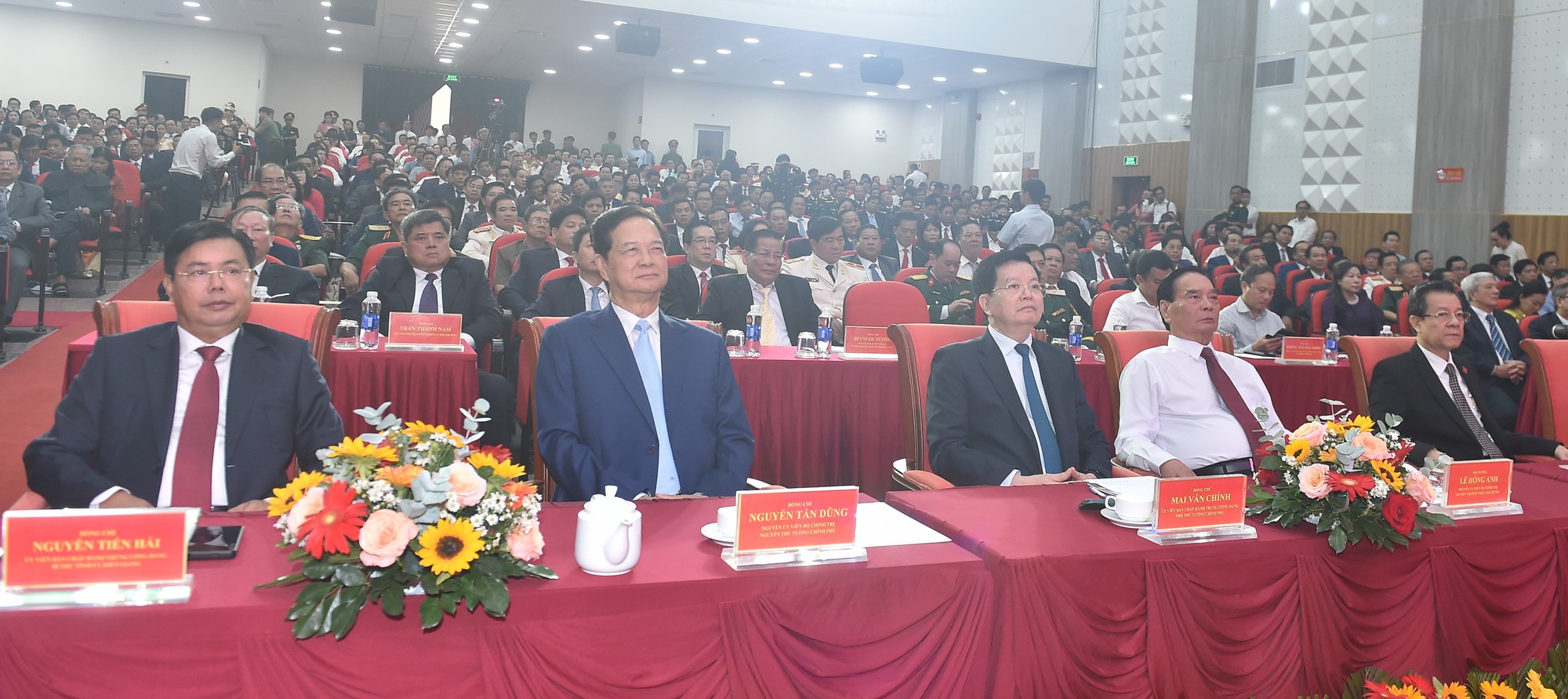 Phó Thủ tướng Mai Văn Chính: Tỉnh An Giang nhanh chóng bắt nhịp công việc, chung sức, đồng lòng hoàn thành xuất sắc nhiệm vụ được giao- Ảnh 1. Phó Thủ tướng Mai Văn Chính: Tỉnh An Giang nhanh chóng bắt nhịp công việc, chung sức, đồng lòng hoàn thành xuất sắc nhiệm vụ được giao- Ảnh 1.