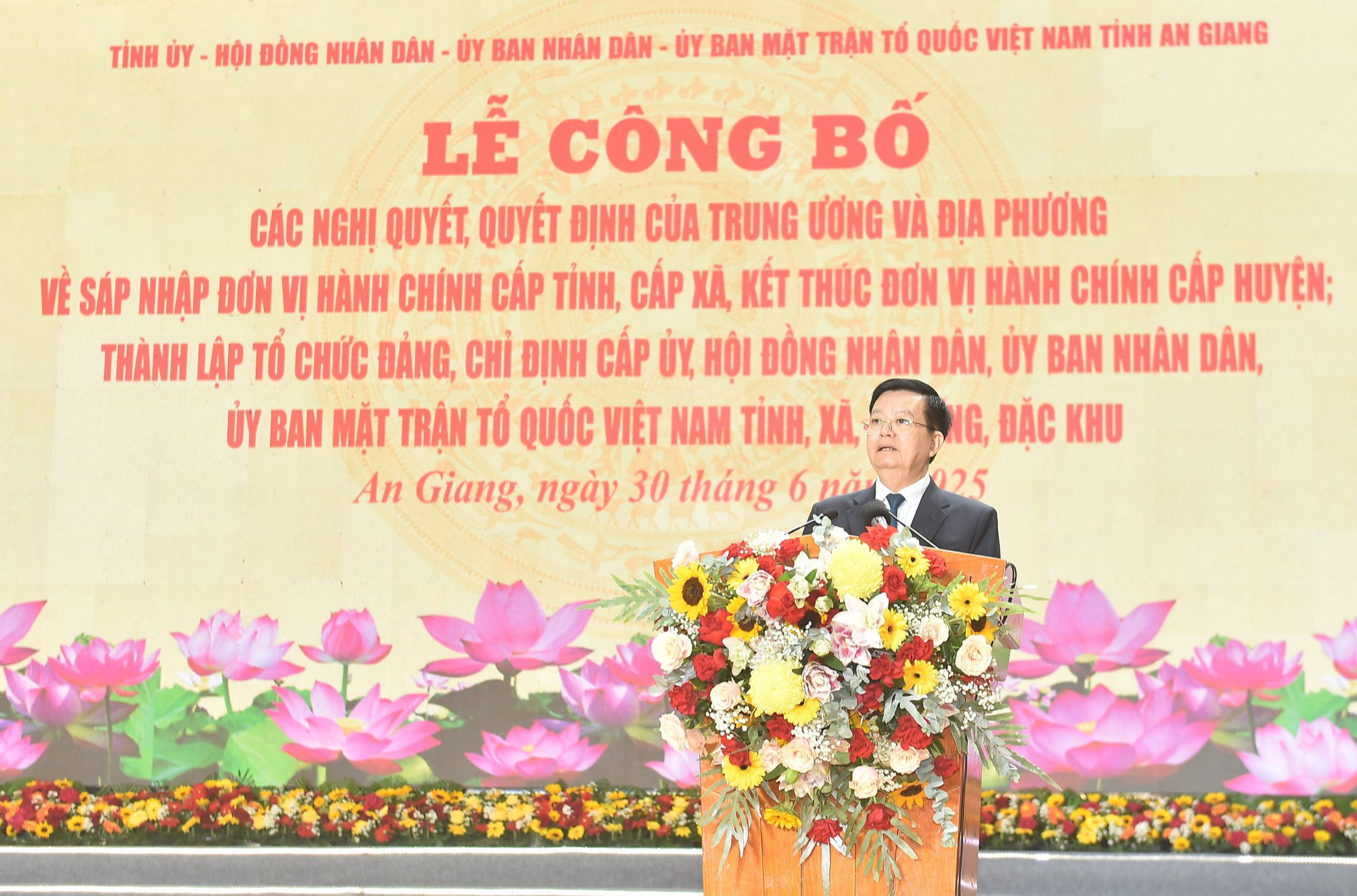 Phó Thủ tướng Mai Văn Chính: Tỉnh An Giang nhanh chóng bắt nhịp công việc, chung sức, đồng lòng hoàn thành xuất sắc nhiệm vụ được giao- Ảnh 4. Phó Thủ tướng Mai Văn Chính: Tỉnh An Giang nhanh chóng bắt nhịp công việc, chung sức, đồng lòng hoàn thành xuất sắc nhiệm vụ được giao- Ảnh 4.