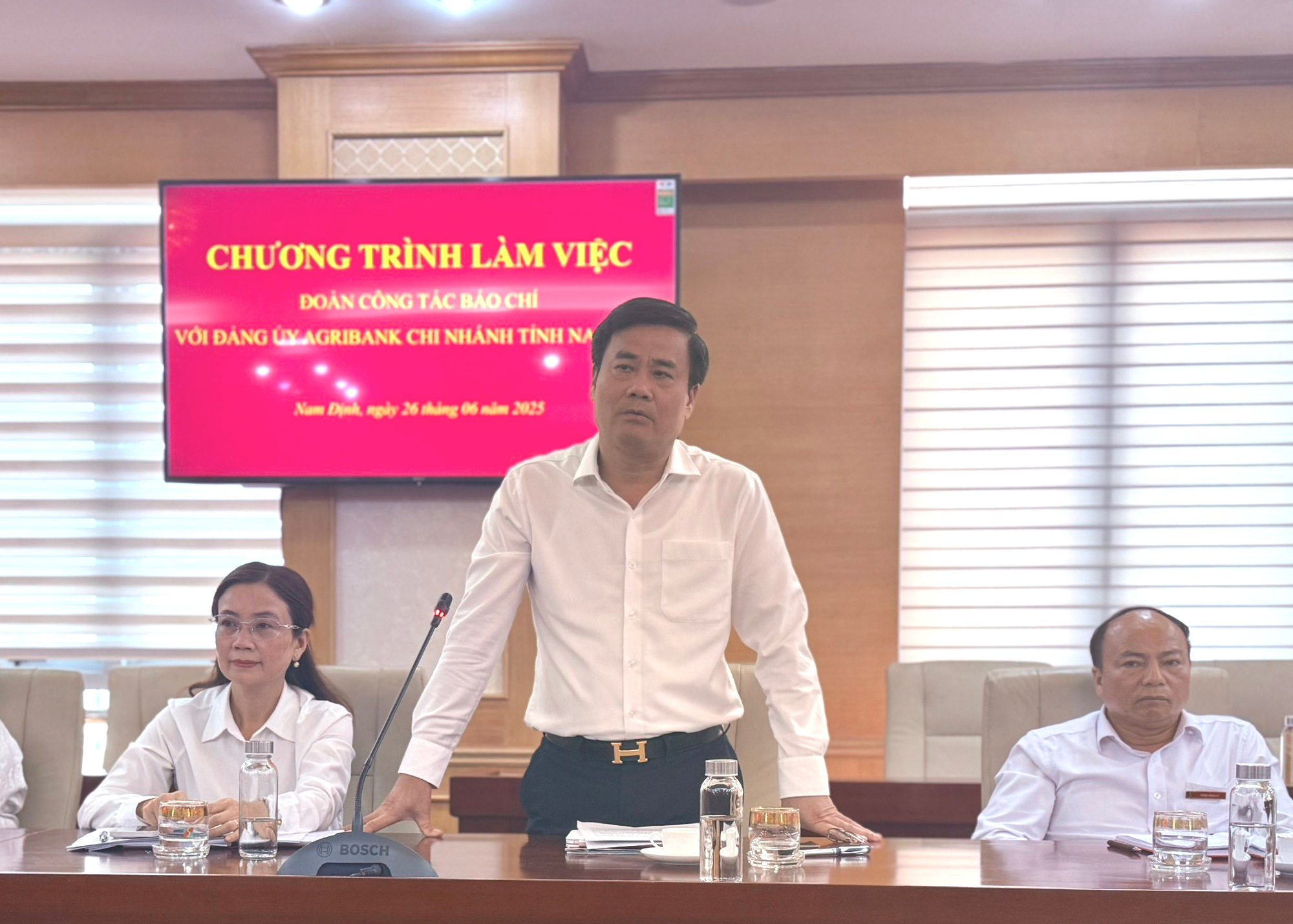 Đảng bộ Agribank: Nòng cốt vững chắc, dẫn dắt chuyển mình toàn hệ thống- Ảnh 4. Đảng bộ Agribank: Nòng cốt vững chắc, dẫn dắt chuyển mình toàn hệ thống- Ảnh 4.
