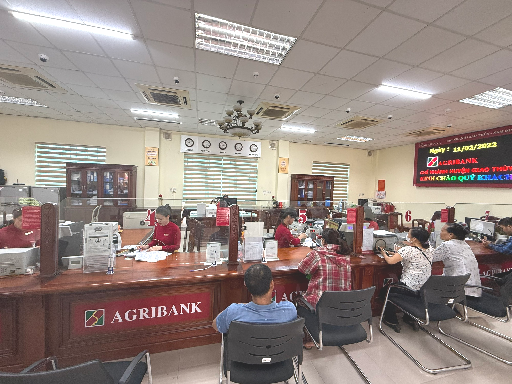 Đảng bộ Agribank: Nòng cốt vững chắc, dẫn dắt chuyển mình toàn hệ thống- Ảnh 5. Đảng bộ Agribank: Nòng cốt vững chắc, dẫn dắt chuyển mình toàn hệ thống- Ảnh 5.