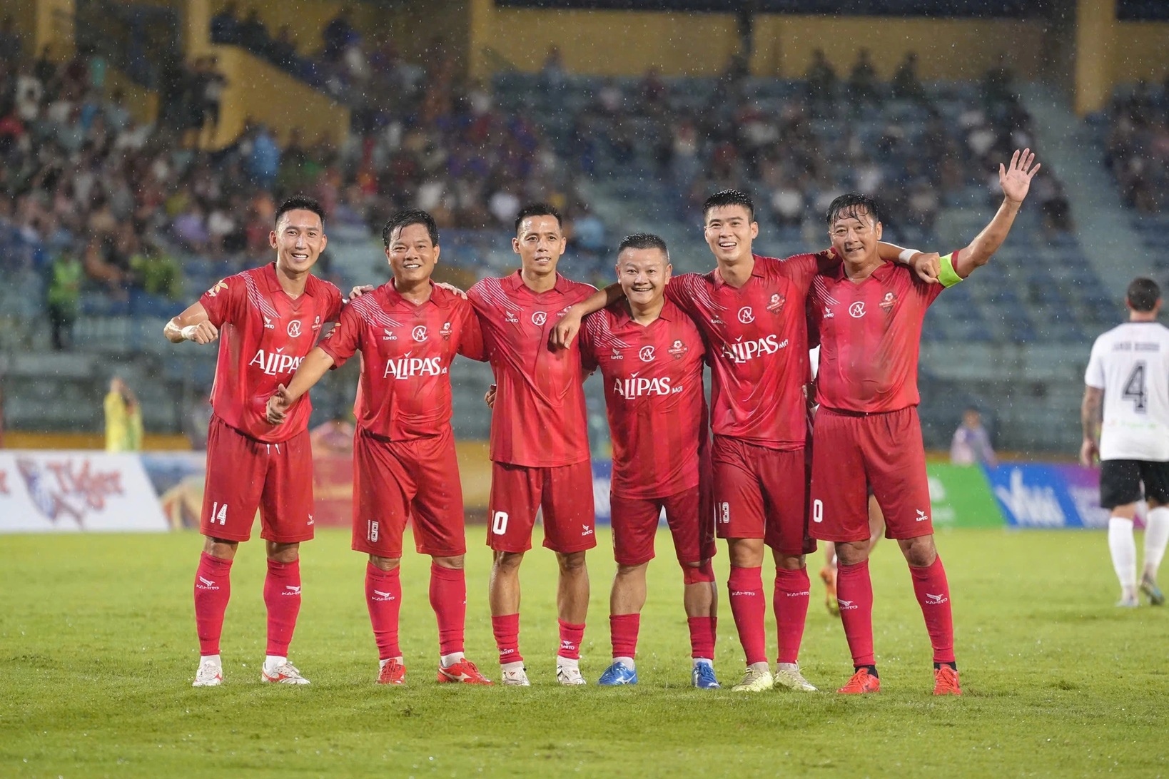 Việt Nam All Stars đánh bại dàn Huyền thoại MU- Ảnh 1.