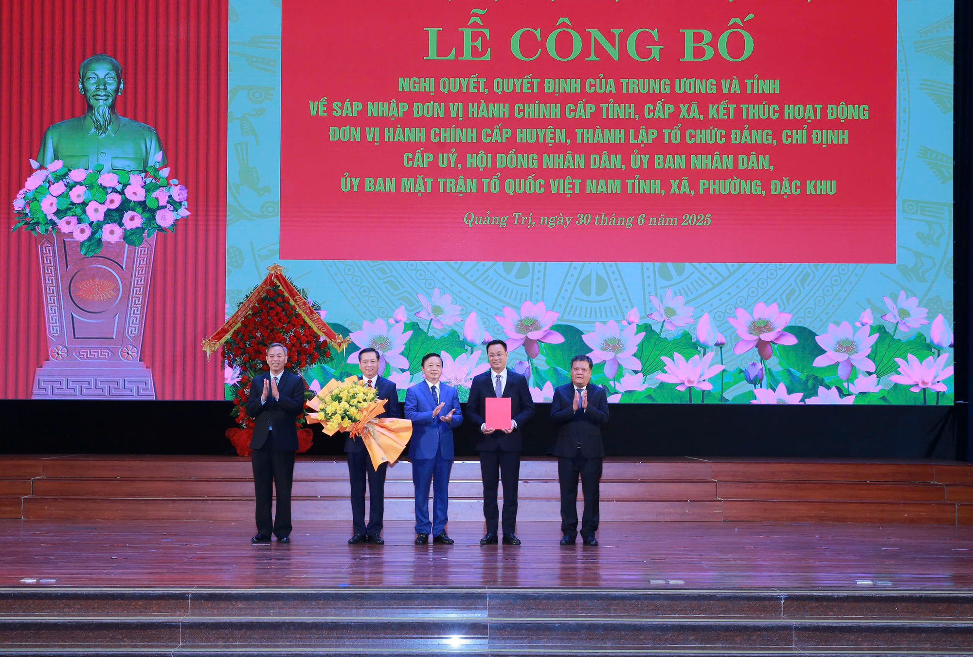 Quảng Trị sẽ vươn mình, phát triển rực rỡ cùng quê hương, đất nước- Ảnh 1. Quảng Trị sẽ vươn mình, phát triển rực rỡ cùng quê hương, đất nước- Ảnh 1.