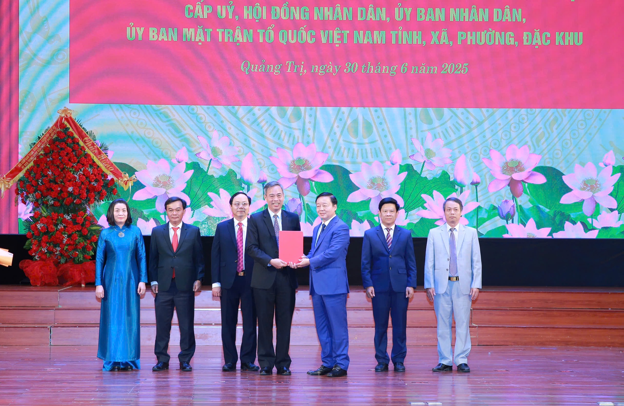 Quảng Trị sẽ vươn mình, phát triển rực rỡ cùng quê hương, đất nước- Ảnh 4. Quảng Trị sẽ vươn mình, phát triển rực rỡ cùng quê hương, đất nước- Ảnh 4.