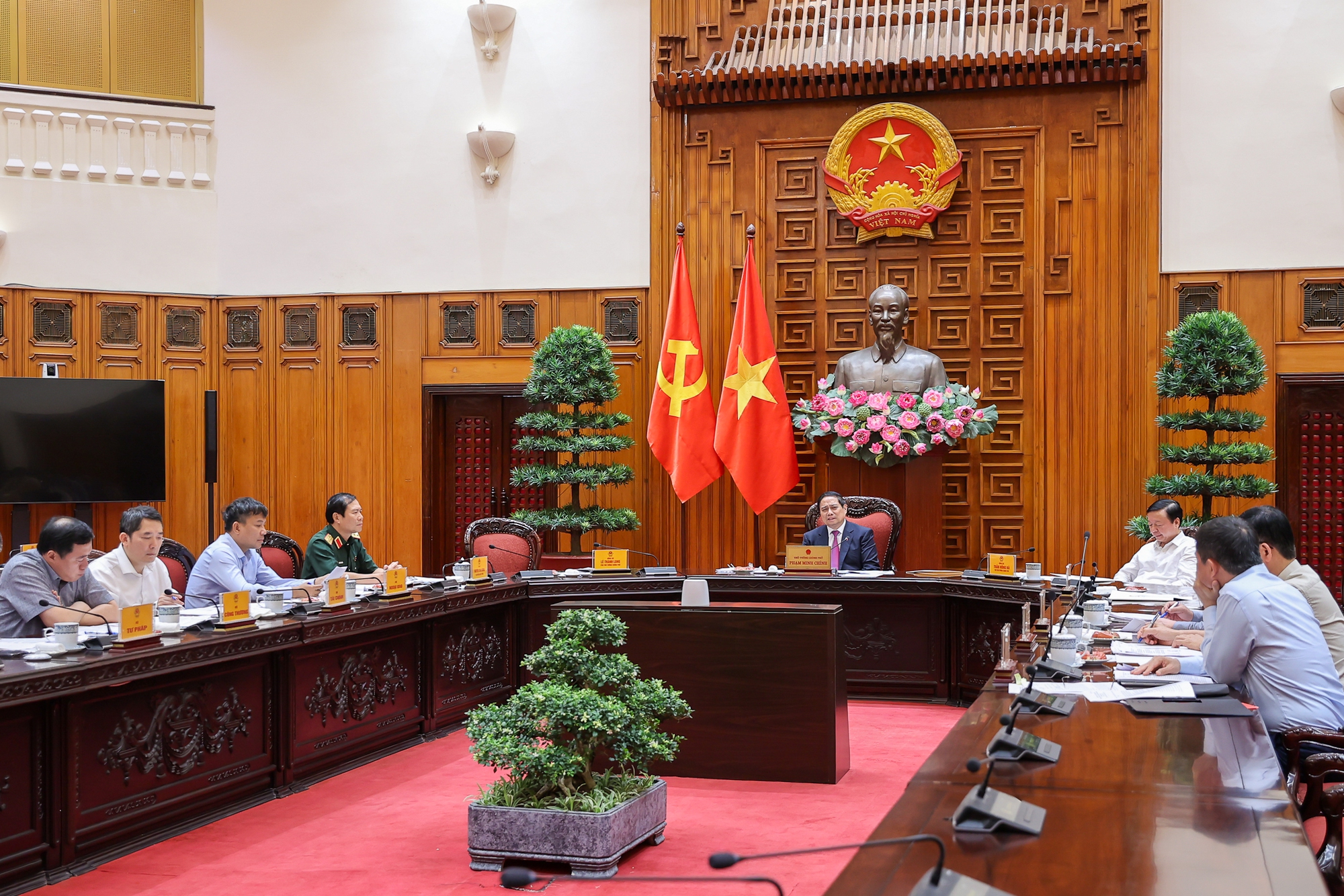 Thường trực Chính phủ cho ý kiến về một số dự án, chính sách thu hút đầu tư, chuyển giao công nghệ cao- Ảnh 2. Thường trực Chính phủ cho ý kiến về một số dự án, chính sách thu hút đầu tư, chuyển giao công nghệ cao- Ảnh 2.