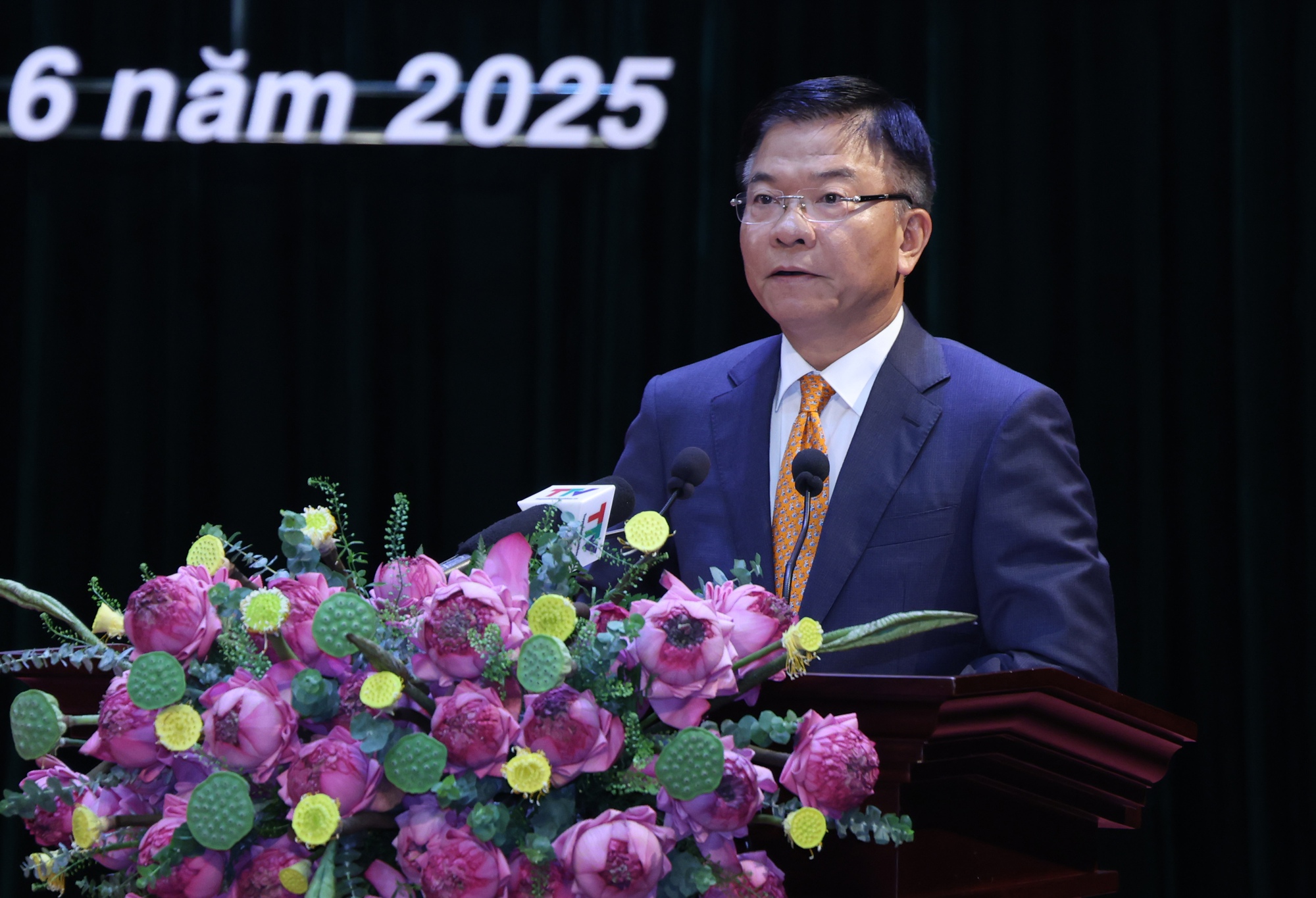 Phó Thủ tướng Lê Thành Long: Thanh Hoá cần giữ gìn hình ảnh, tác phong của người cán bộ "từ phục vụ hành chính sang phục vụ nhân dân"- Ảnh 6. Phó Thủ tướng Lê Thành Long: Thanh Hoá cần giữ gìn hình ảnh, tác phong của người cán bộ "từ phục vụ hành chính sang phục vụ nhân dân"- Ảnh 6.