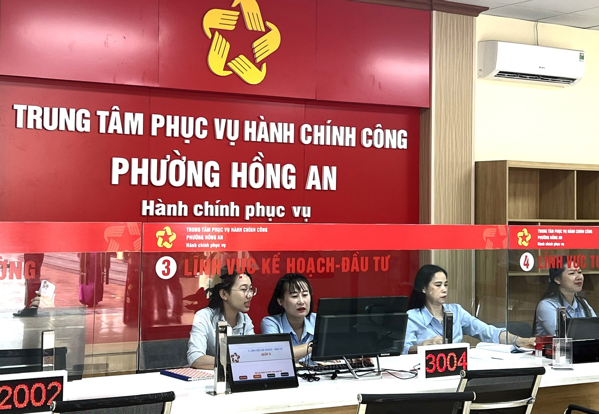 VNPT 'giữ cửa – canh dữ liệu' đảm bảo vận hành Cổng DVCQG phục vụ mô hình chính quyền 2 cấp - Ảnh 2. VNPT 'giữ cửa – canh dữ liệu' đảm bảo vận hành Cổng DVCQG phục vụ mô hình chính quyền 2 cấp - Ảnh 2.