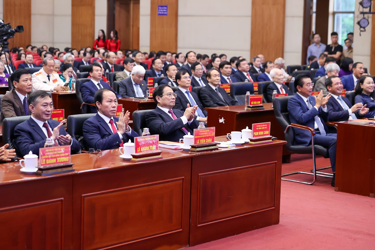 CẬP NHẬT LIÊN TỤC: Công bố nghị quyết, quyết định sáp nhập đơn vị hành chính, chỉ định nhân sự trên cả nước- Ảnh 7. CẬP NHẬT LIÊN TỤC: Công bố nghị quyết, quyết định sáp nhập đơn vị hành chính, chỉ định nhân sự trên cả nước- Ảnh 7.