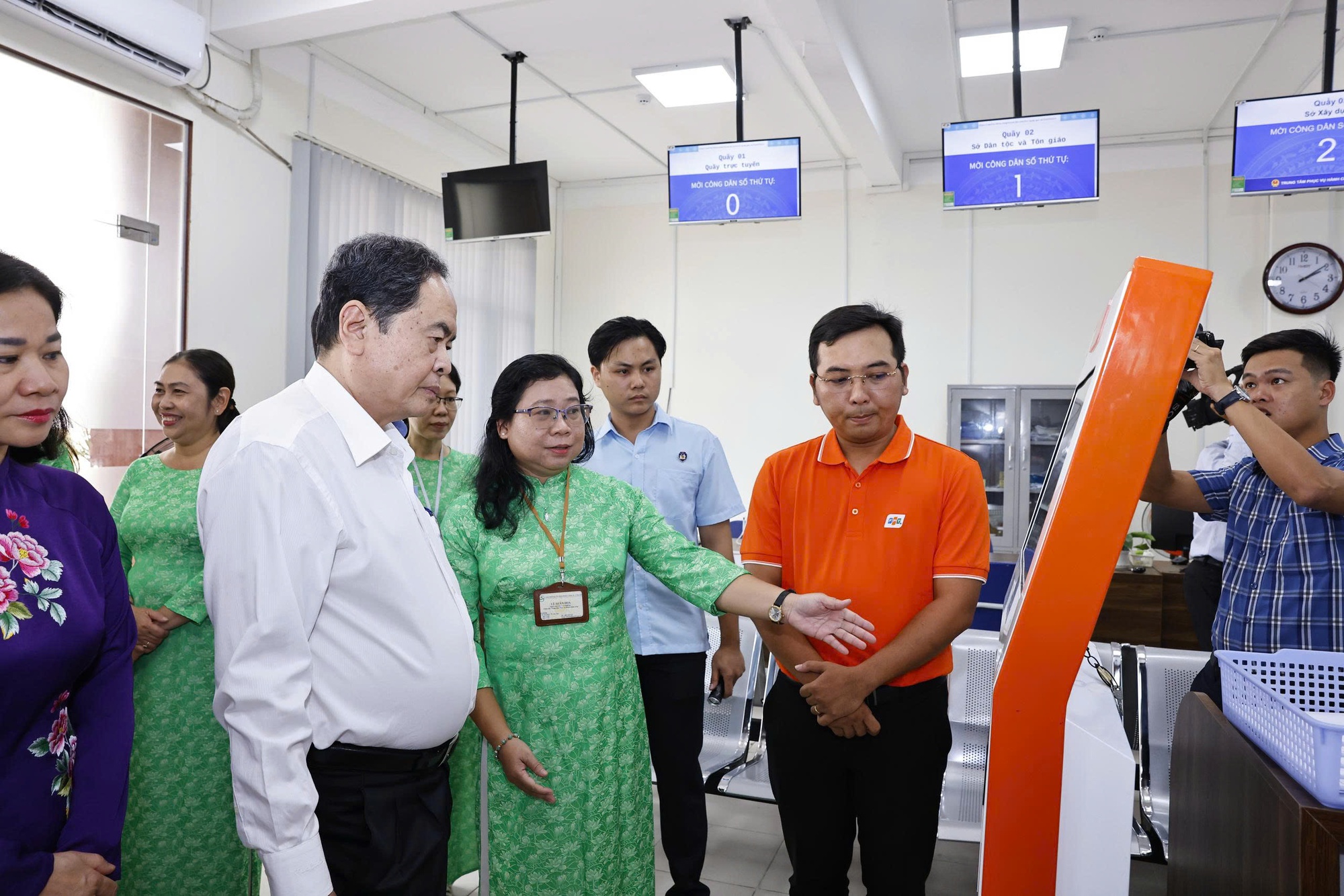 Chủ tịch Quốc hội Trần Thanh Mẫn khảo sát tại phường mới ở TP. Cần Thơ- Ảnh 2. Chủ tịch Quốc hội Trần Thanh Mẫn khảo sát tại phường mới ở TP. Cần Thơ- Ảnh 2.