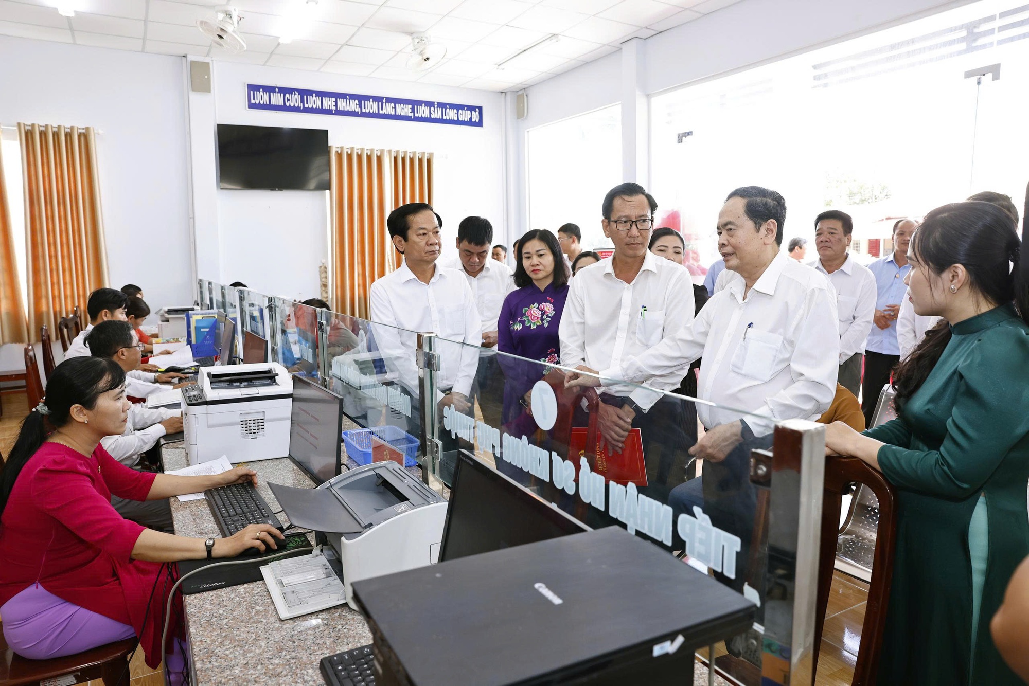 Chủ tịch Quốc hội Trần Thanh Mẫn khảo sát tại phường mới ở TP. Cần Thơ- Ảnh 1. Chủ tịch Quốc hội Trần Thanh Mẫn khảo sát tại phường mới ở TP. Cần Thơ- Ảnh 1.