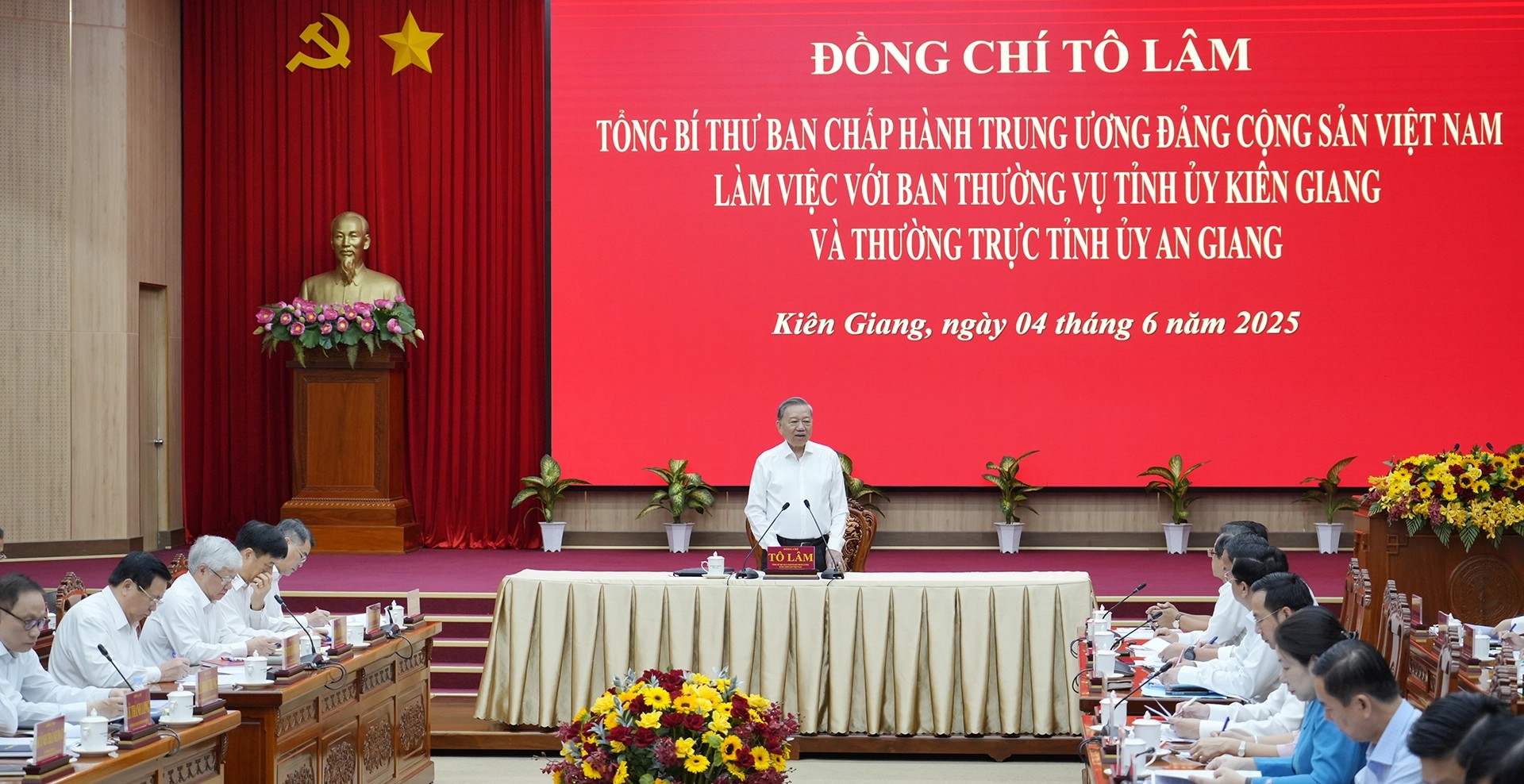 Tổng Bí thư Tô Lâm: Hợp nhất An Giang và Kiên Giang mở ra cơ hội tái cấu trúc hệ thống hạ tầng vùng- Ảnh 2. Tổng Bí thư Tô Lâm: Hợp nhất An Giang và Kiên Giang mở ra cơ hội tái cấu trúc hệ thống hạ tầng vùng- Ảnh 2.