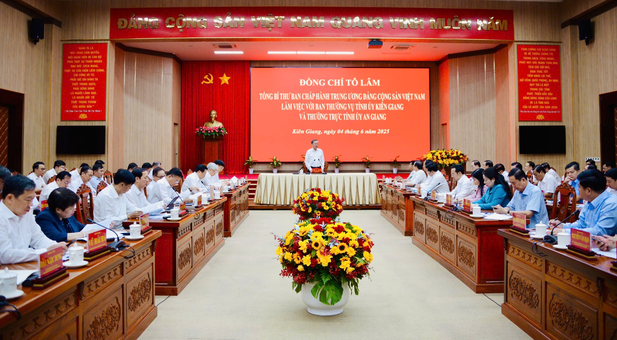 Tổng Bí thư Tô Lâm: Hợp nhất An Giang và Kiên Giang mở ra cơ hội tái cấu trúc hệ thống hạ tầng vùng- Ảnh 4. Tổng Bí thư Tô Lâm: Hợp nhất An Giang và Kiên Giang mở ra cơ hội tái cấu trúc hệ thống hạ tầng vùng- Ảnh 4.