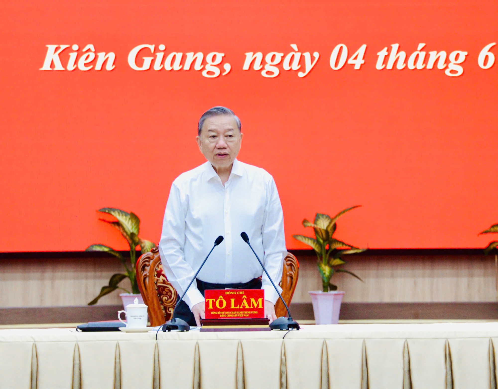 Tổng Bí thư Tô Lâm: Hợp nhất An Giang và Kiên Giang mở ra cơ hội tái cấu trúc hệ thống hạ tầng vùng- Ảnh 1. Tổng Bí thư Tô Lâm: Hợp nhất An Giang và Kiên Giang mở ra cơ hội tái cấu trúc hệ thống hạ tầng vùng- Ảnh 1.