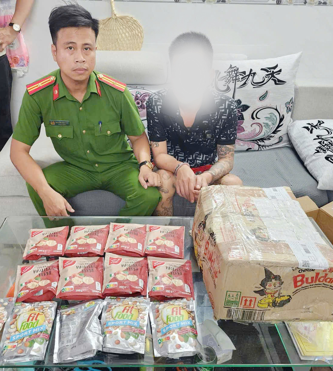Hải quan Cửa khẩu sân bay quốc tế Nội Bài phối hợp bắt giữ 5,3 kg ma túy- Ảnh 1. Hải quan Cửa khẩu sân bay quốc tế Nội Bài phối hợp bắt giữ 5,3 kg ma túy- Ảnh 1.