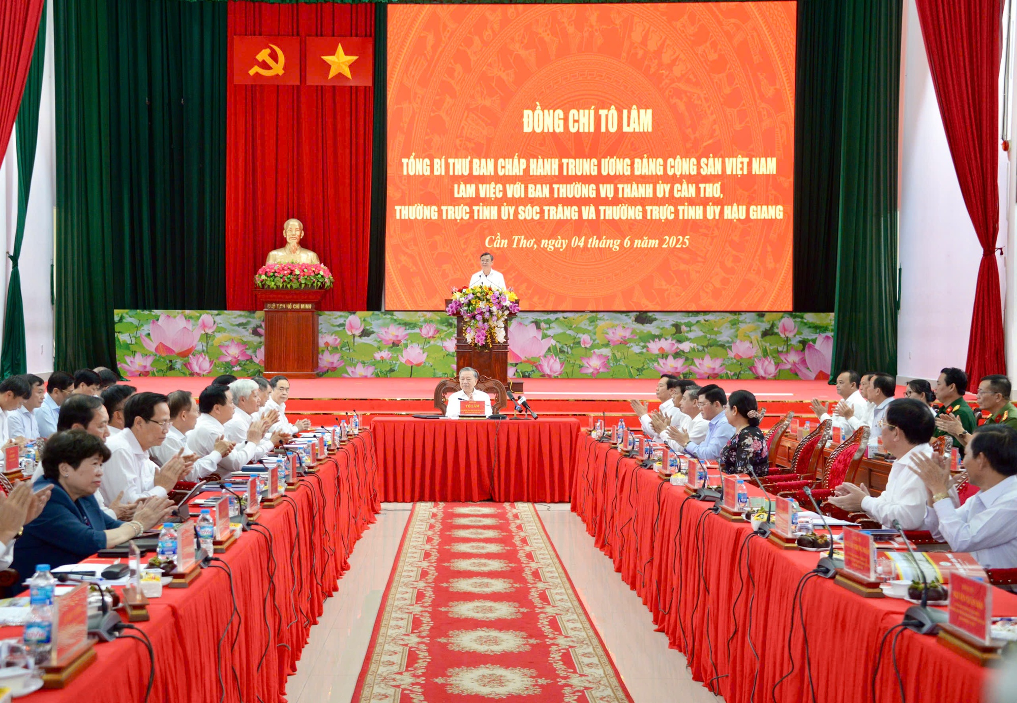 Tổng Bí thư: Hợp nhất 3 địa phương đủ tầm dẫn dắt cho cả vùng ĐBSCL- Ảnh 2. Tổng Bí thư: Hợp nhất 3 địa phương đủ tầm dẫn dắt cho cả vùng ĐBSCL- Ảnh 2.
