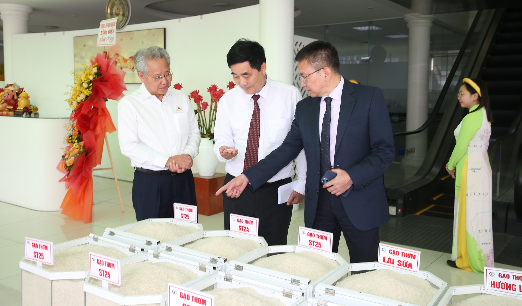 Xuất khẩu 'Gạo Việt xanh, phát thải thấp' đầu tiên sang Nhật Bản- Ảnh 2. Xuất khẩu 'Gạo Việt xanh, phát thải thấp' đầu tiên sang Nhật Bản- Ảnh 2.