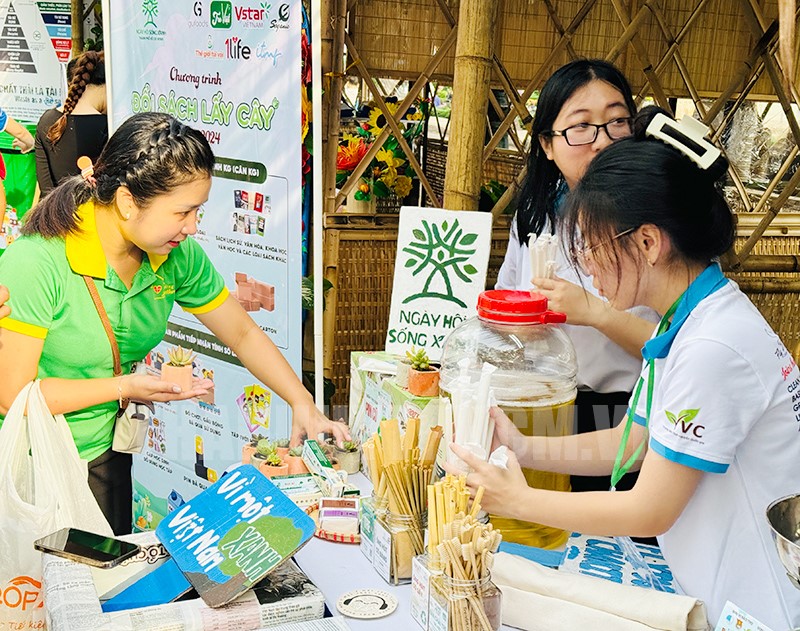 Chống ô nhiễm nhựa, lan tỏa lối sống xanh đến từng hộ gia đình- Ảnh 2. Chống ô nhiễm nhựa, lan tỏa lối sống xanh đến từng hộ gia đình- Ảnh 2.
