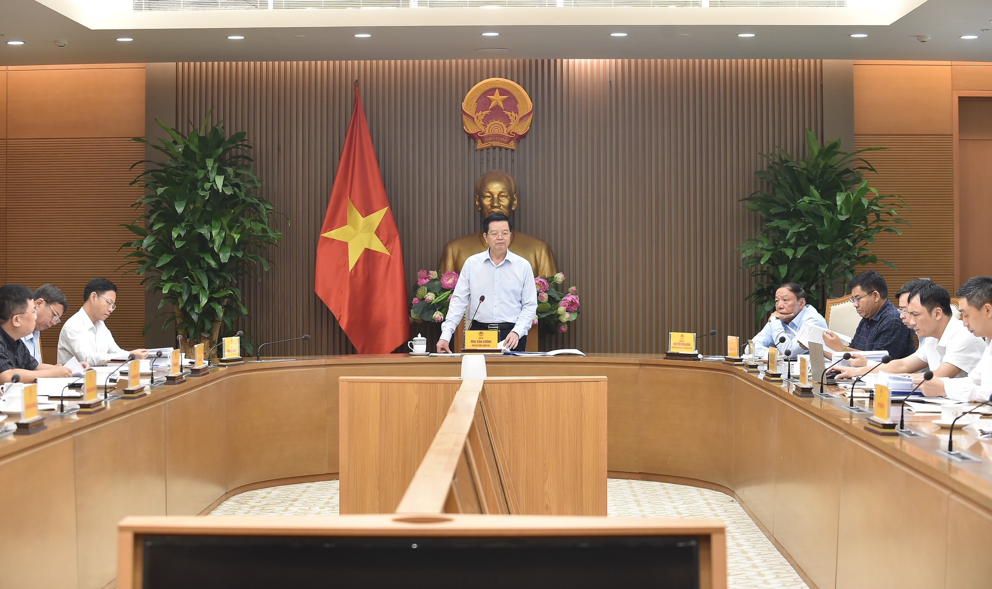 Phó Thủ tướng Mai Văn Chính cho ý kiến về Đề án Quốc tế hóa văn hóa Việt Nam và Việt Nam hóa văn hóa quốc tế- Ảnh 2. Phó Thủ tướng Mai Văn Chính cho ý kiến về Đề án Quốc tế hóa văn hóa Việt Nam và Việt Nam hóa văn hóa quốc tế- Ảnh 2.