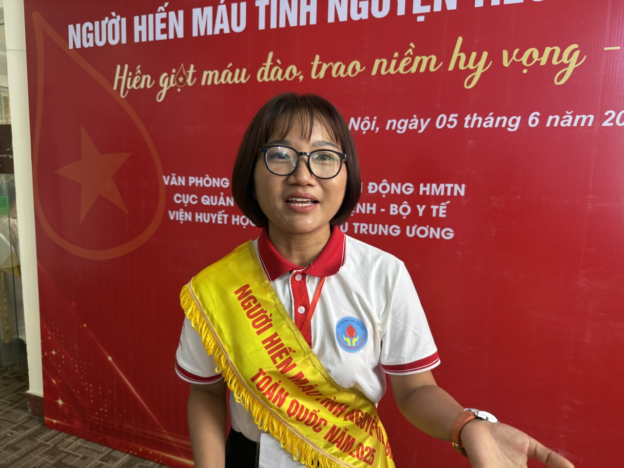 Tôn vinh 100 người hiến máu tình nguyện tiêu biểu toàn quốc năm 2025- Ảnh 2. Tôn vinh 100 người hiến máu tình nguyện tiêu biểu toàn quốc năm 2025- Ảnh 2.