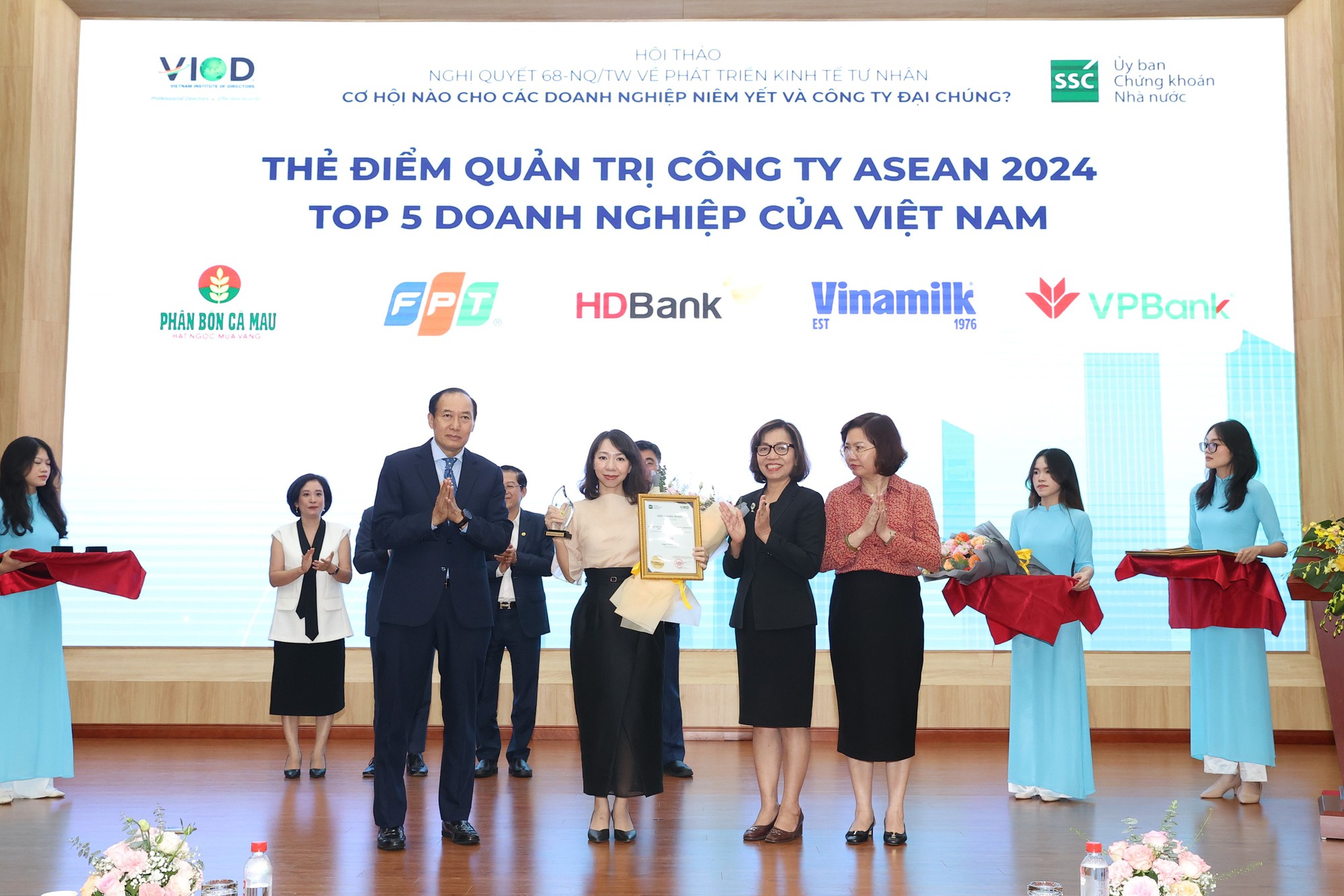 FPT lọt Top 5 doanh nghiệp Việt có chất lượng quản trị tốt nhất ASEAN- Ảnh 1. FPT lọt Top 5 doanh nghiệp Việt có chất lượng quản trị tốt nhất ASEAN- Ảnh 1.