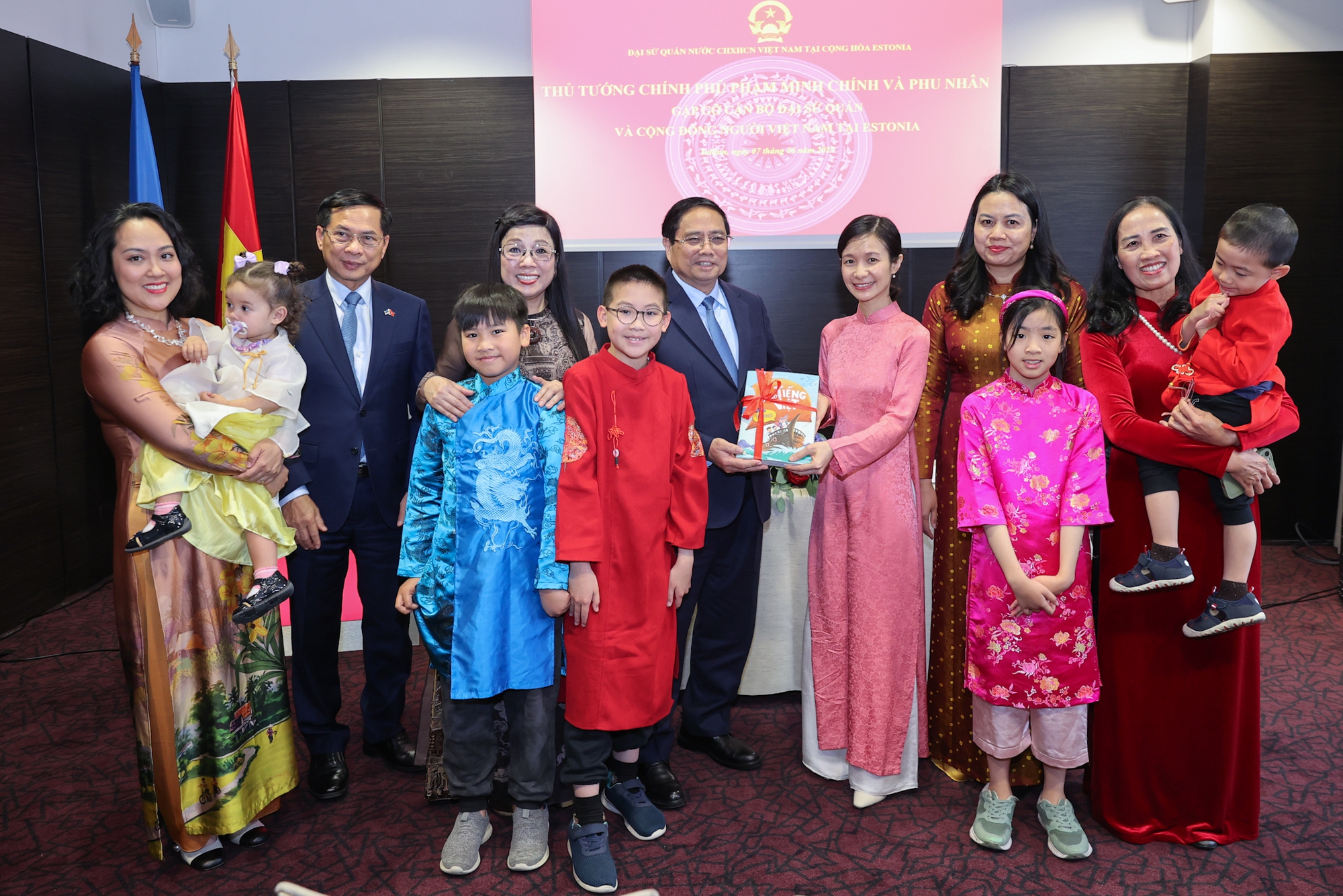Thủ tướng: Đảng, Nhà nước luôn quan tâm cộng đồng Việt Nam ở nước ngoài, dù chỉ một người - Ảnh 8.