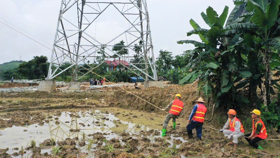 Bài 2: Tiếp lửa 'tinh thần mạch 3' trên công trường đường dây 500kV Lào Cai-Vĩnh Yên- Ảnh 3. Bài 2: Tiếp lửa 'tinh thần mạch 3' trên công trường đường dây 500kV Lào Cai-Vĩnh Yên- Ảnh 3.