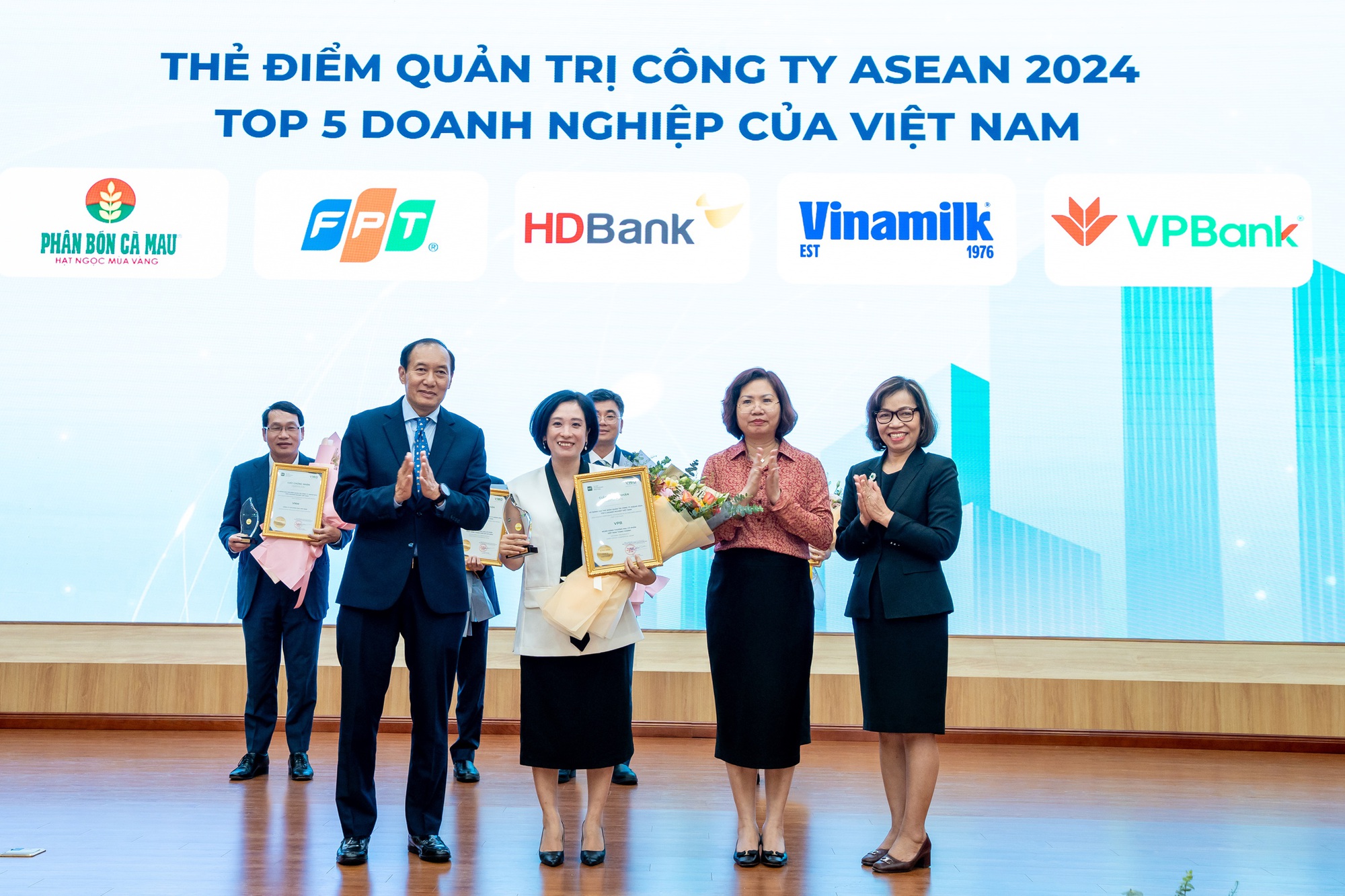 VPBank nắm bắt cơ hội từ Nghị quyết 68-NQ/TW nhờ nền tảng quản trị doanh nghiệp tiên tiến- Ảnh 1. VPBank nắm bắt cơ hội từ Nghị quyết 68-NQ/TW nhờ nền tảng quản trị doanh nghiệp tiên tiến- Ảnh 1.