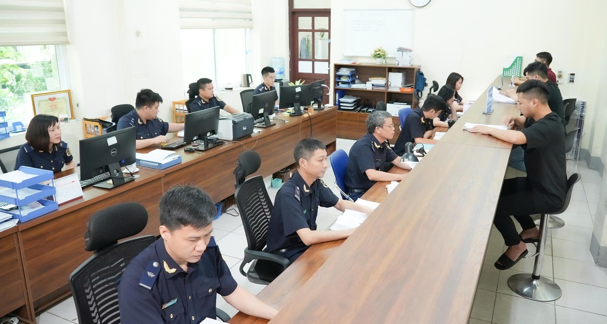 Hơn 50 nghìn tờ khai được thông quan ngay trong ngày đầu vận hành hệ thống mới- Ảnh 2. Hơn 50 nghìn tờ khai được thông quan ngay trong ngày đầu vận hành hệ thống mới- Ảnh 2.
