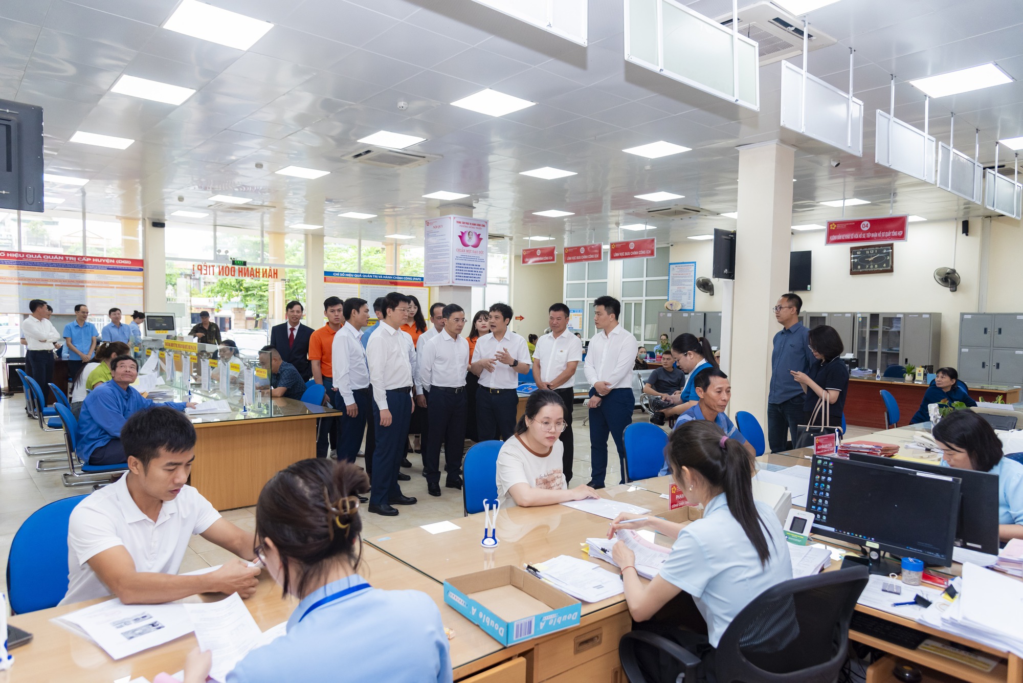 FPT cùng Quảng Ninh triển khai mô hình chính quyền 2 cấp và Trung tâm PVHCC một cấp- Ảnh 1.