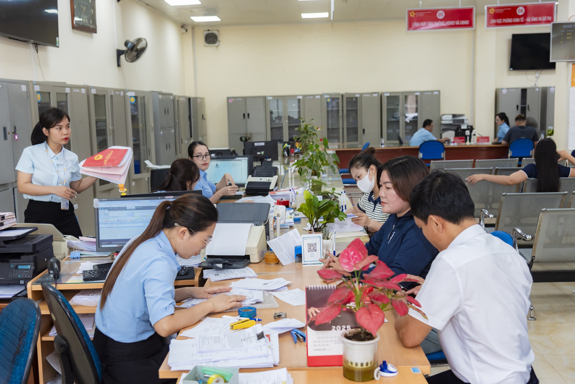 FPT cùng Quảng Ninh triển khai mô hình chính quyền 2 cấp và Trung tâm PVHCC một cấp- Ảnh 2.