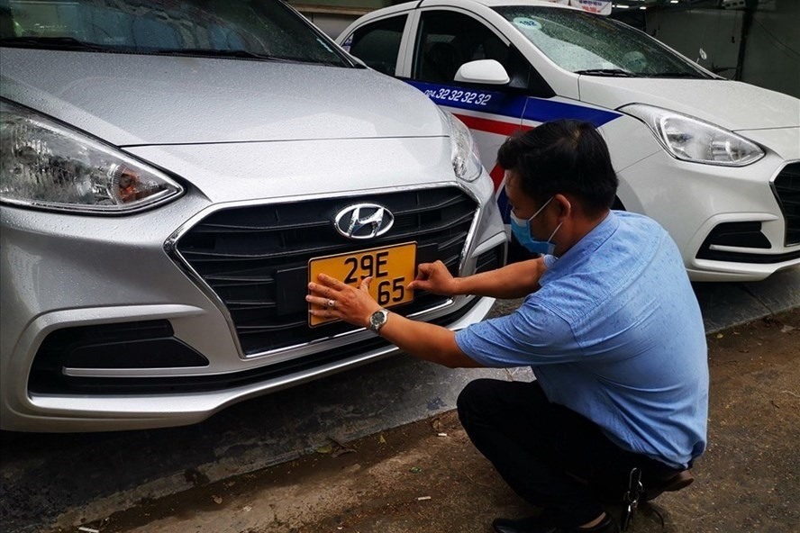 Tháo gỡ khó khăn cho chủ xe kinh doanh vận tải chưa đổi biển vàng- Ảnh 1. Tháo gỡ khó khăn cho chủ xe kinh doanh vận tải chưa đổi biển vàng- Ảnh 1.