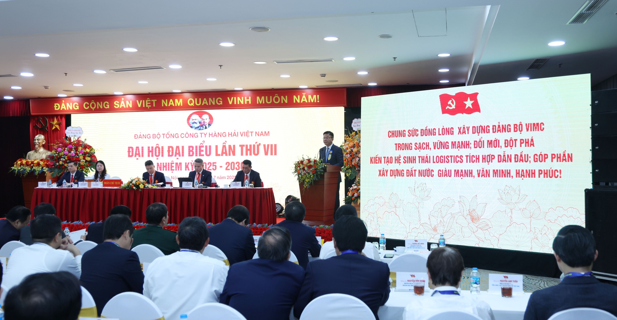 Phó Thủ tướng Lê Thành Long: Xây dựng VIMC giữ vị trí số 1 của ngành hàng hải Việt Nam- Ảnh 5. Phó Thủ tướng Lê Thành Long: Xây dựng VIMC giữ vị trí số 1 của ngành hàng hải Việt Nam- Ảnh 5.