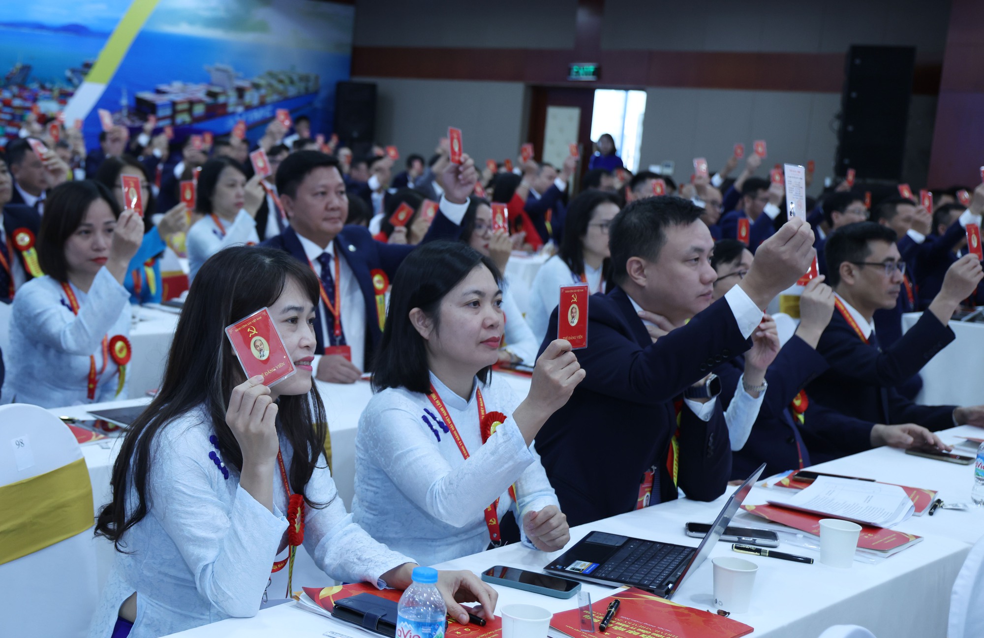 Phó Thủ tướng Lê Thành Long: Xây dựng VIMC giữ vị trí số 1 của ngành hàng hải Việt Nam- Ảnh 6. Phó Thủ tướng Lê Thành Long: Xây dựng VIMC giữ vị trí số 1 của ngành hàng hải Việt Nam- Ảnh 6.
