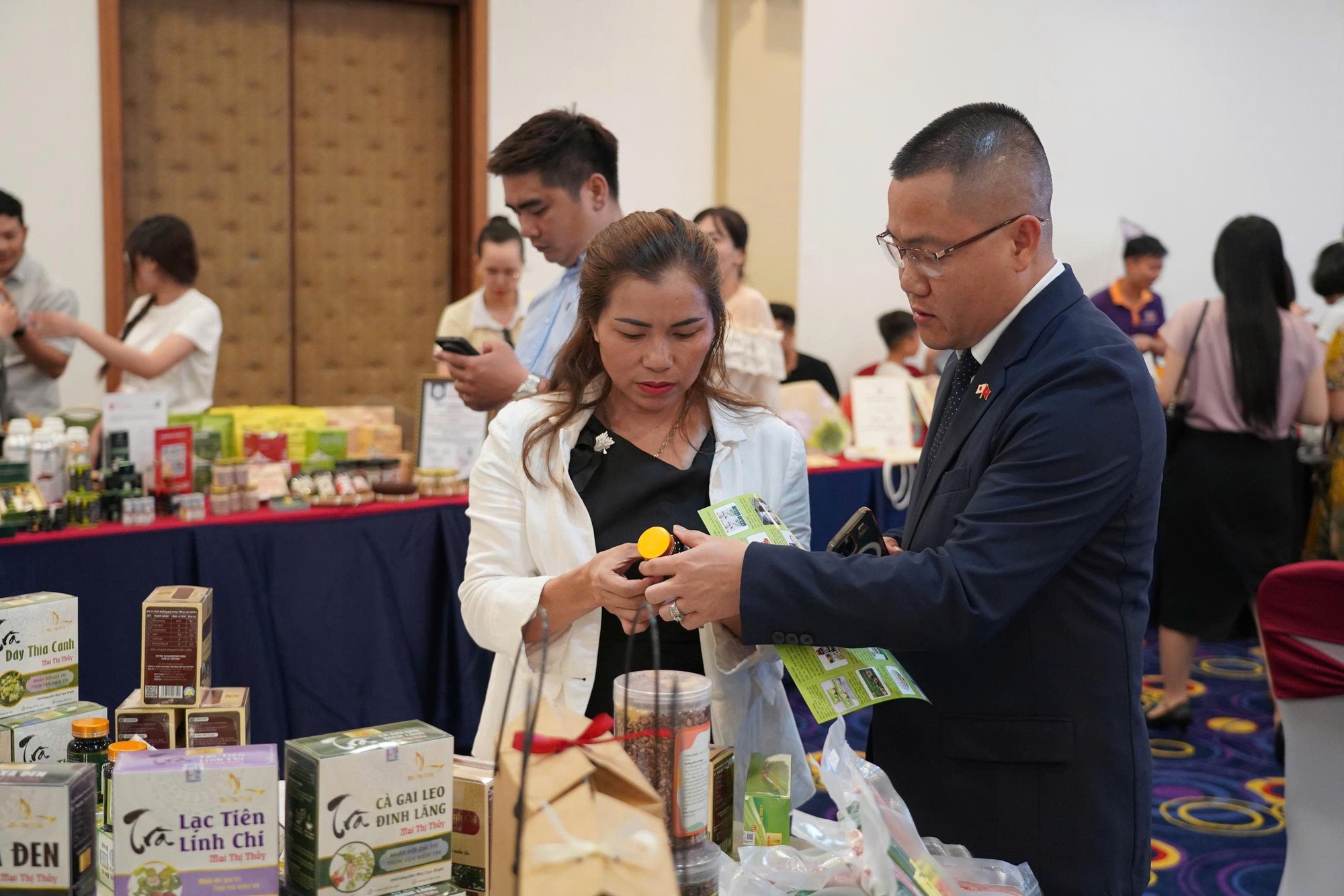 Conectando las empresas del Centro Norte con los mercados internacionales - Foto 2. Kết nối doanh nghiệp Bắc Trung Bộ với thị trường quốc tế- Ảnh 2.
