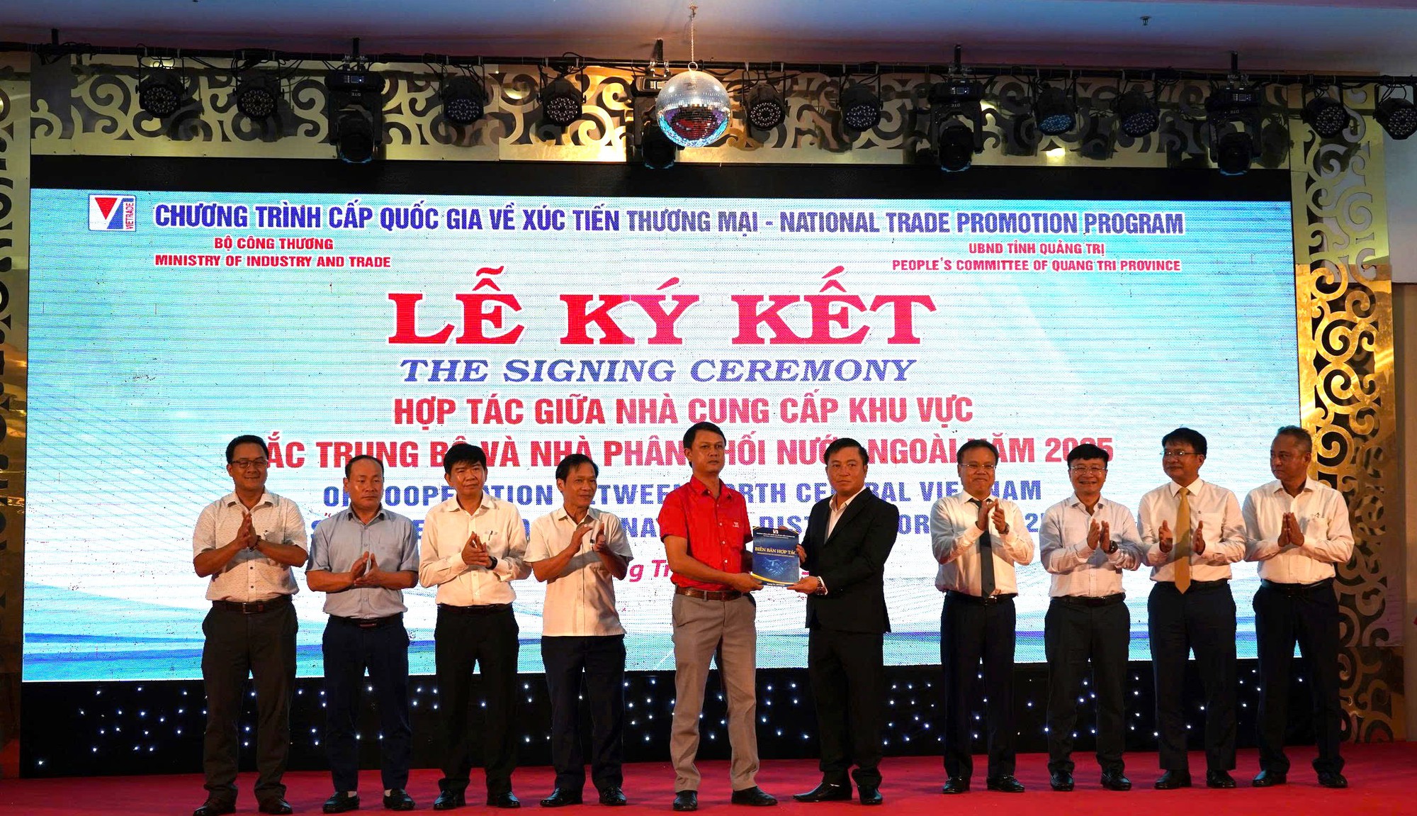 Conectando las empresas del Centro Norte con los mercados internacionales - Foto 1. Kết nối doanh nghiệp Bắc Trung Bộ với thị trường quốc tế- Ảnh 1.