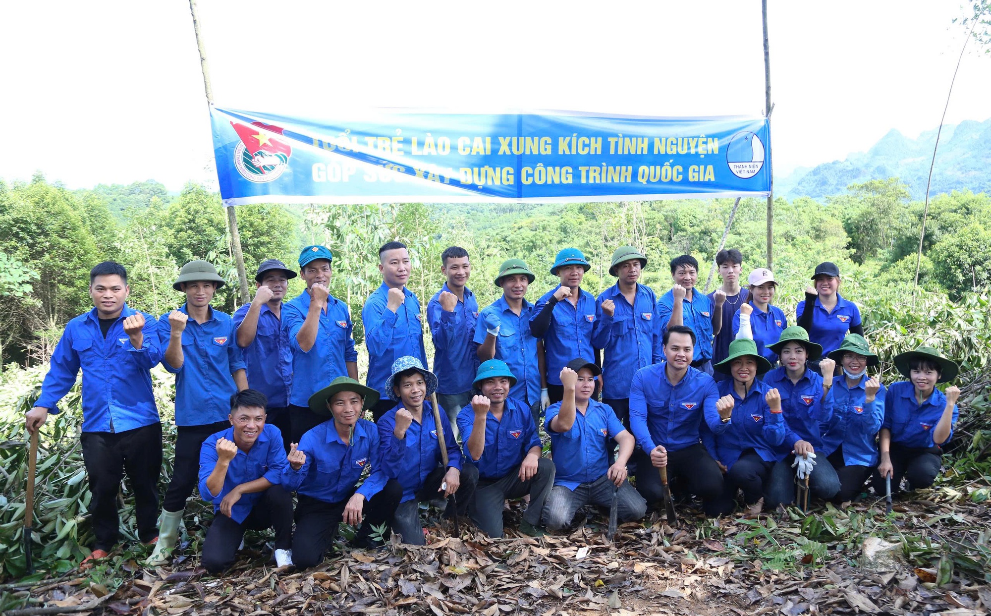 Thi đua cao điểm tình nguyện hỗ trợ thi công Dự án đường dây 500kV Lào Cai – Vĩnh Yên- Ảnh 6. Thi đua cao điểm tình nguyện hỗ trợ thi công Dự án đường dây 500kV Lào Cai – Vĩnh Yên- Ảnh 6.