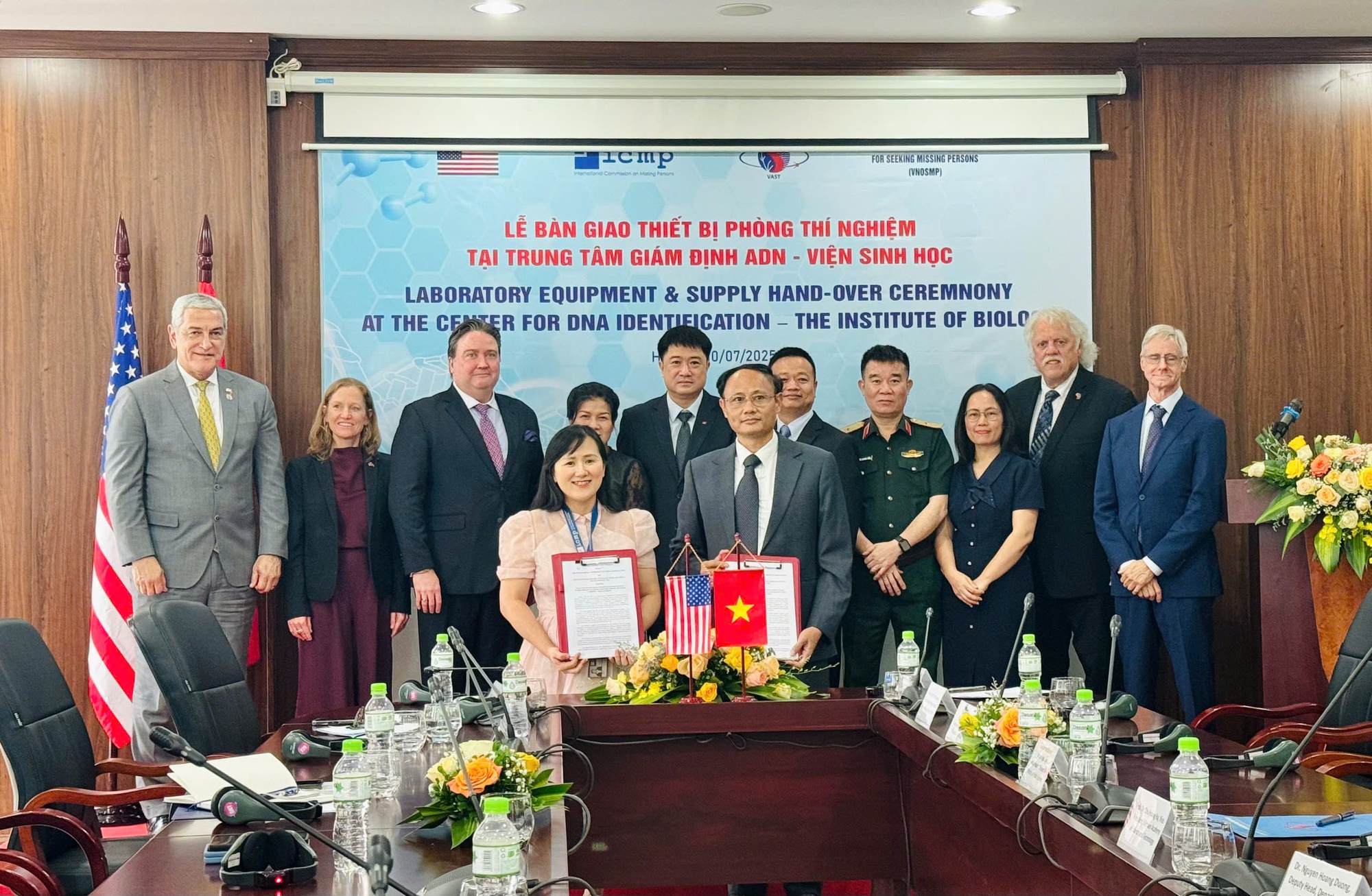 Việt Nam - Hoa Kỳ: Bước tiến trong giám định ADN xác định hài cốt liệt sĩ- Ảnh 1. Việt Nam - Hoa Kỳ: Bước tiến trong giám định ADN xác định hài cốt liệt sĩ- Ảnh 1.